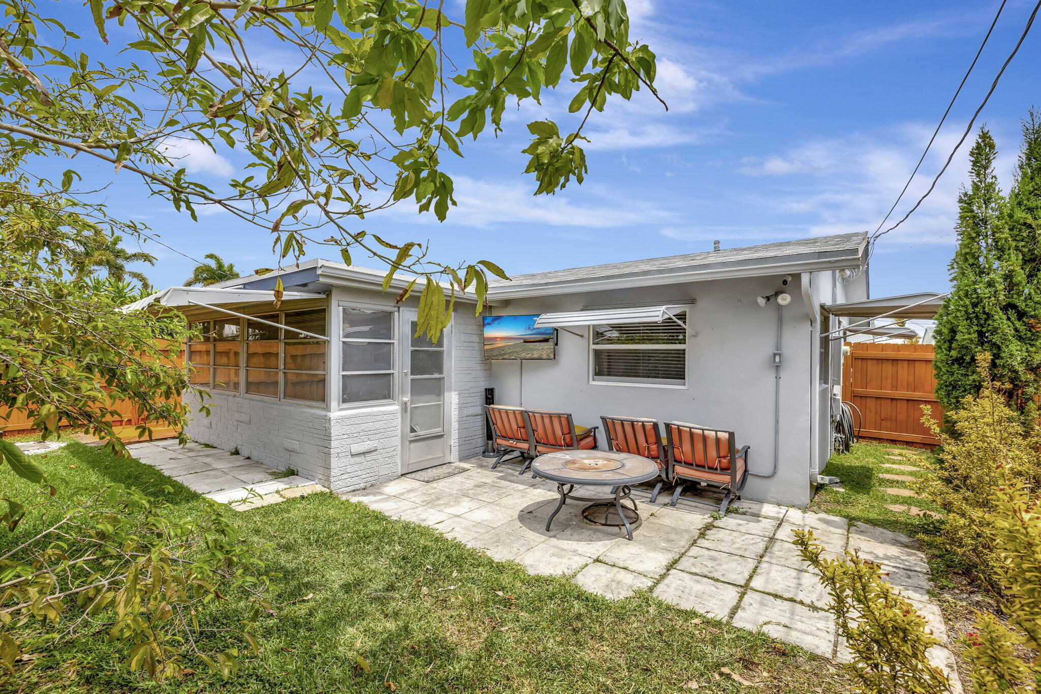 TAMARAC LAKES SOUTH - Residential Lease