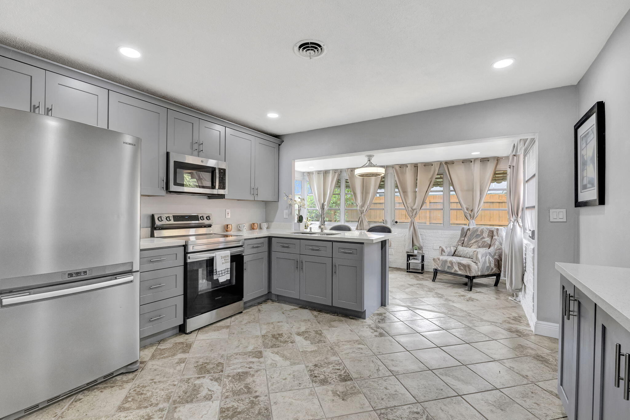 TAMARAC LAKES SOUTH - Residential Lease