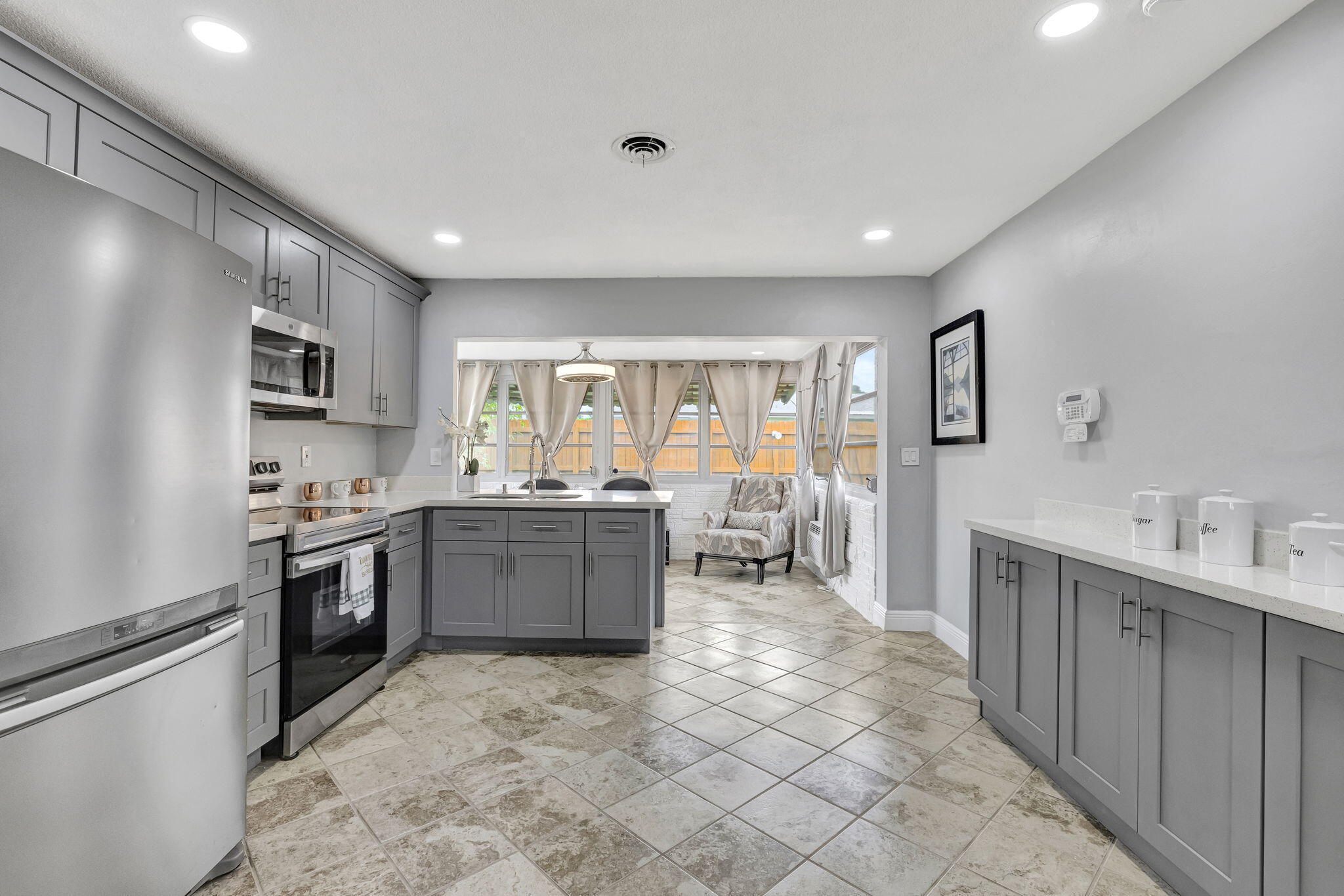 TAMARAC LAKES SOUTH - Residential Lease