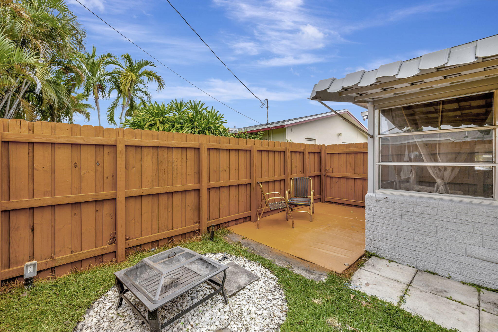 TAMARAC LAKES SOUTH - Residential Lease