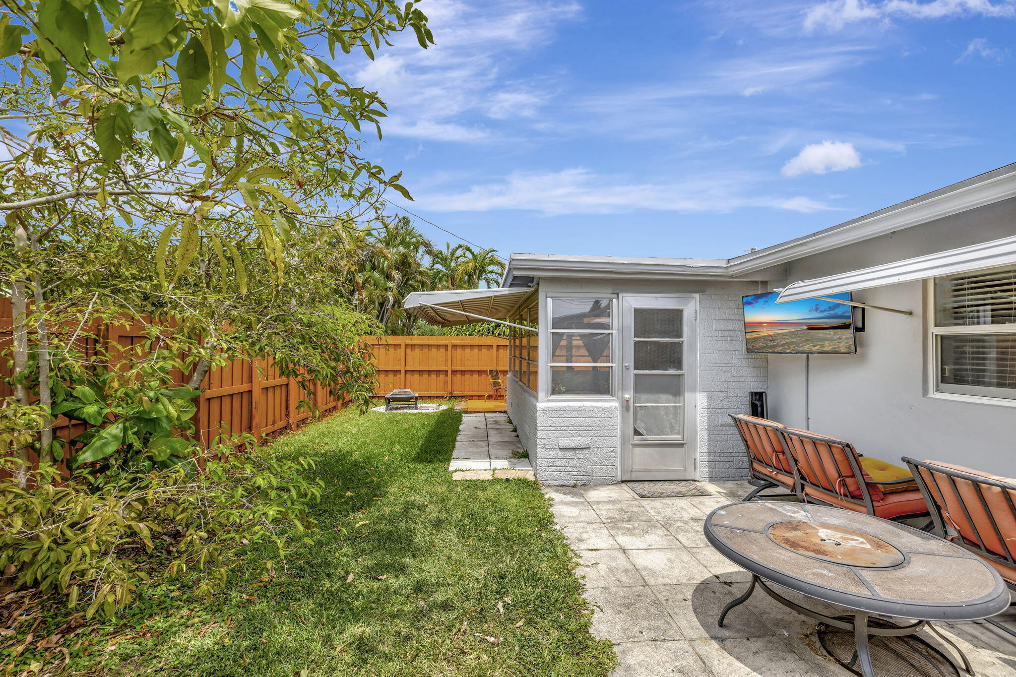 TAMARAC LAKES SOUTH - Residential Lease