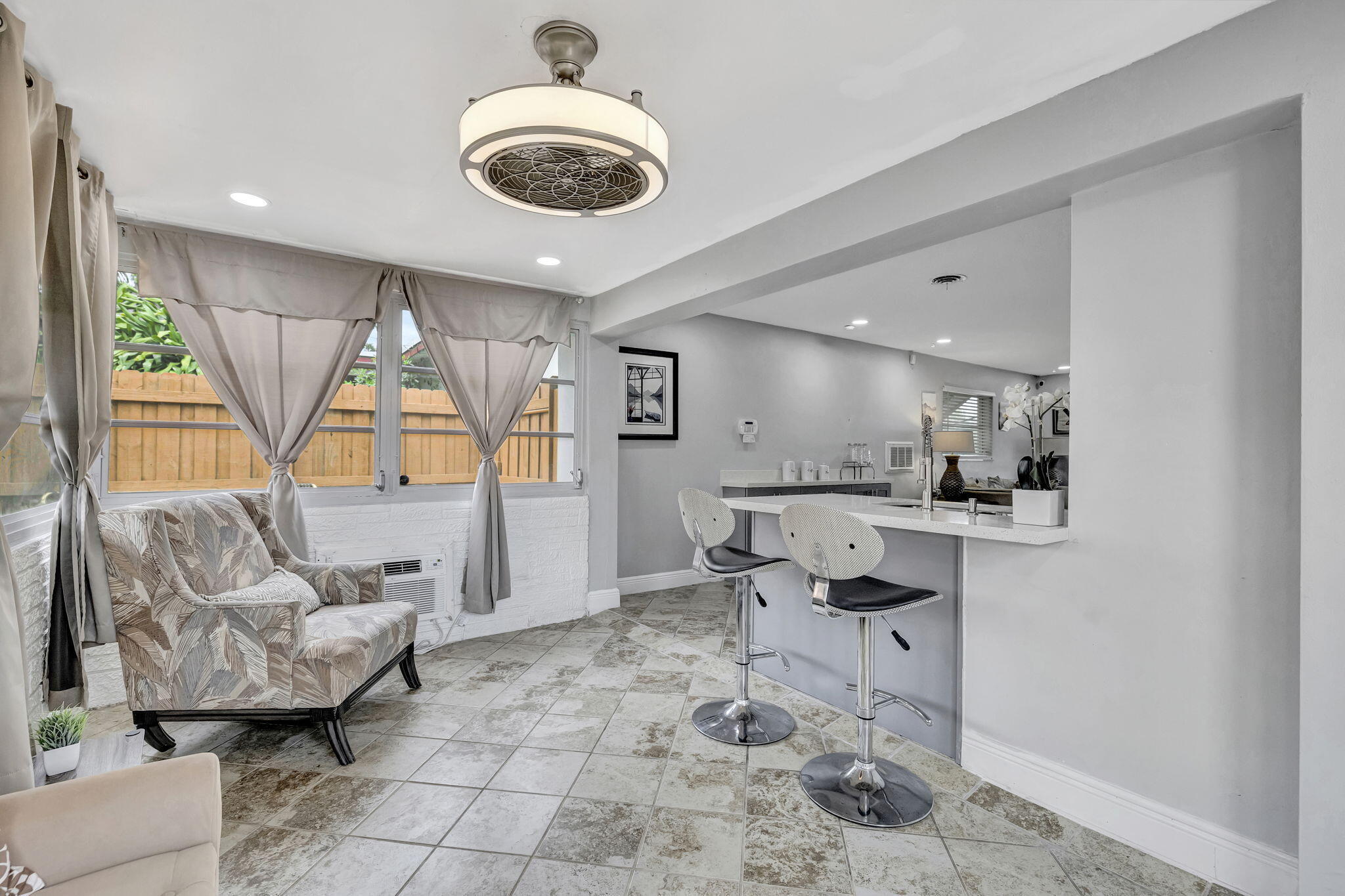 TAMARAC LAKES SOUTH - Residential Lease