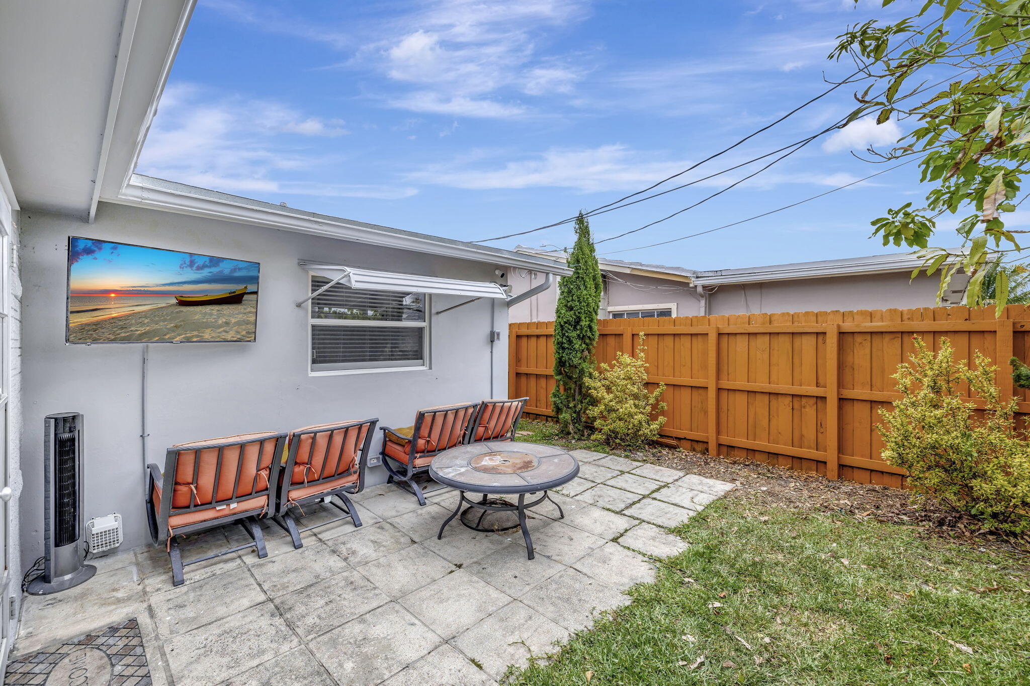 TAMARAC LAKES SOUTH - Residential Lease