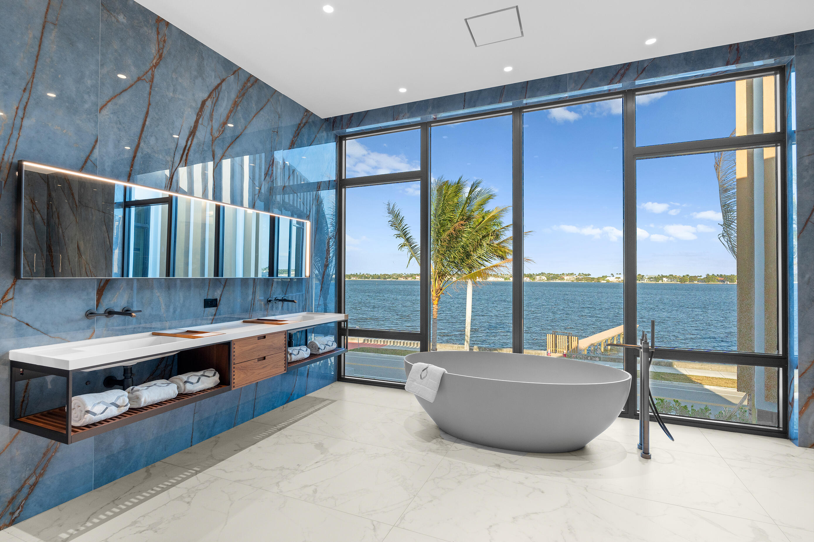 BEACH SHORES - Residential