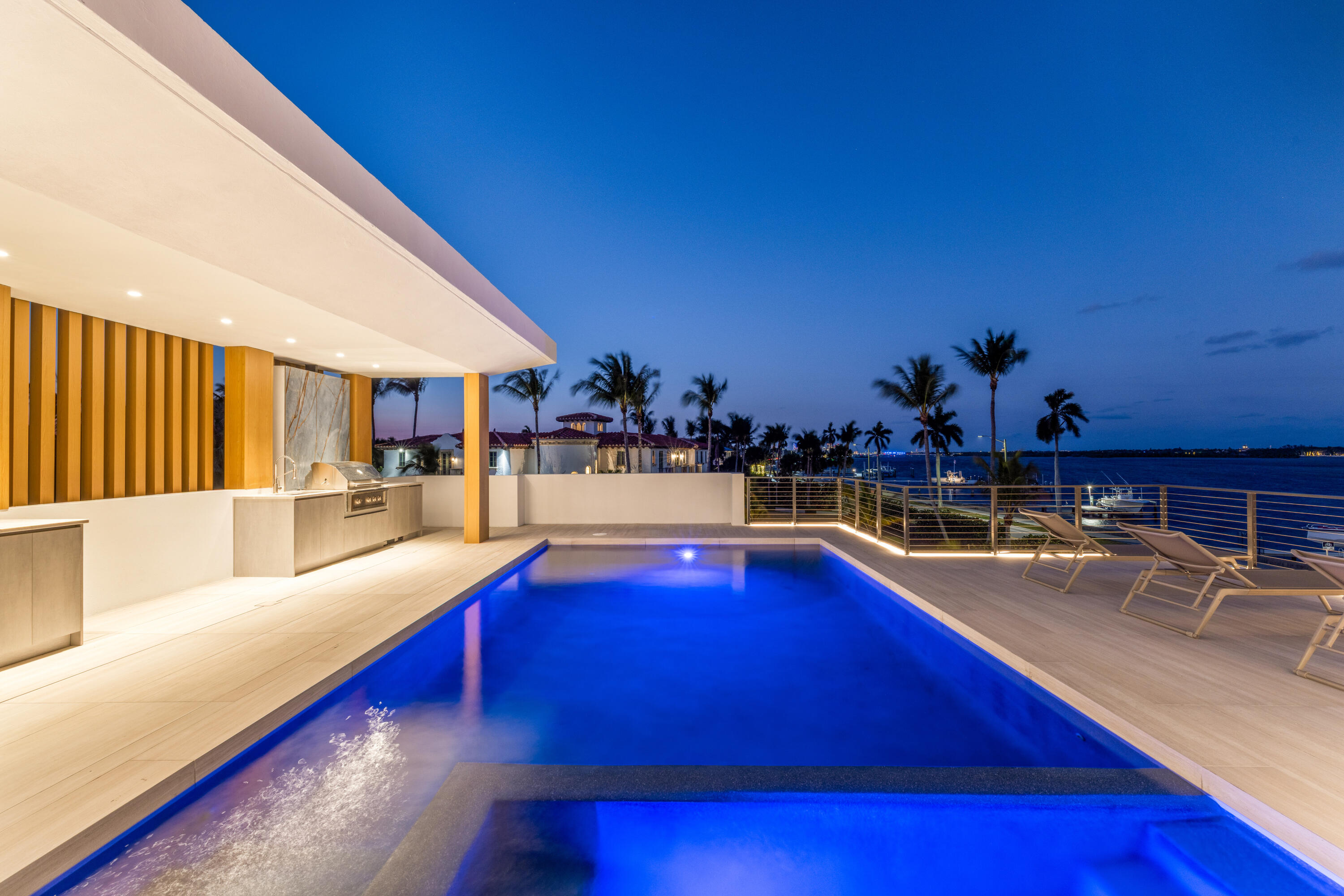 BEACH SHORES - Residential