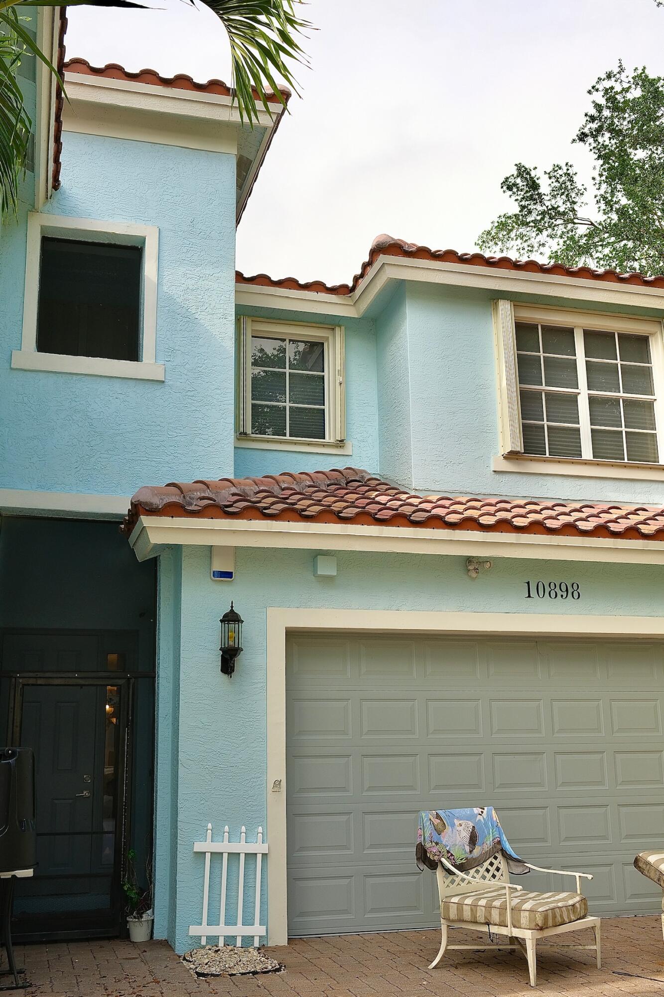 CRYSTAL LAKE - Residential