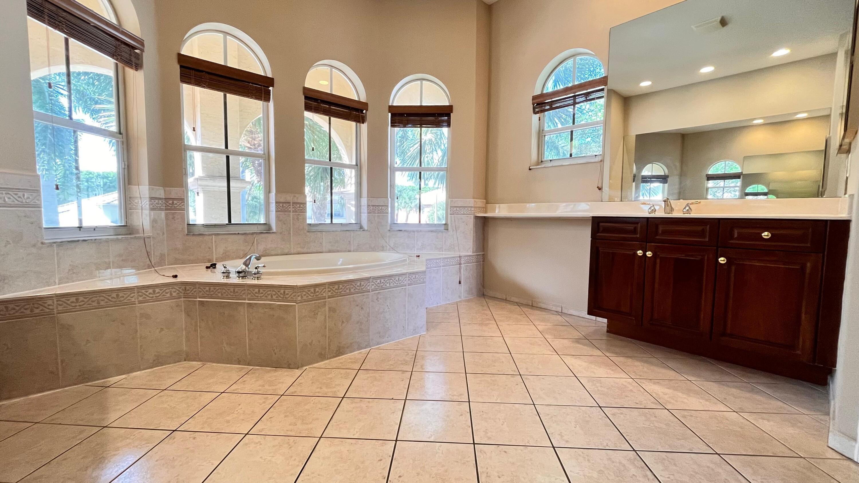 OLYMPIA 1 - Residential Lease