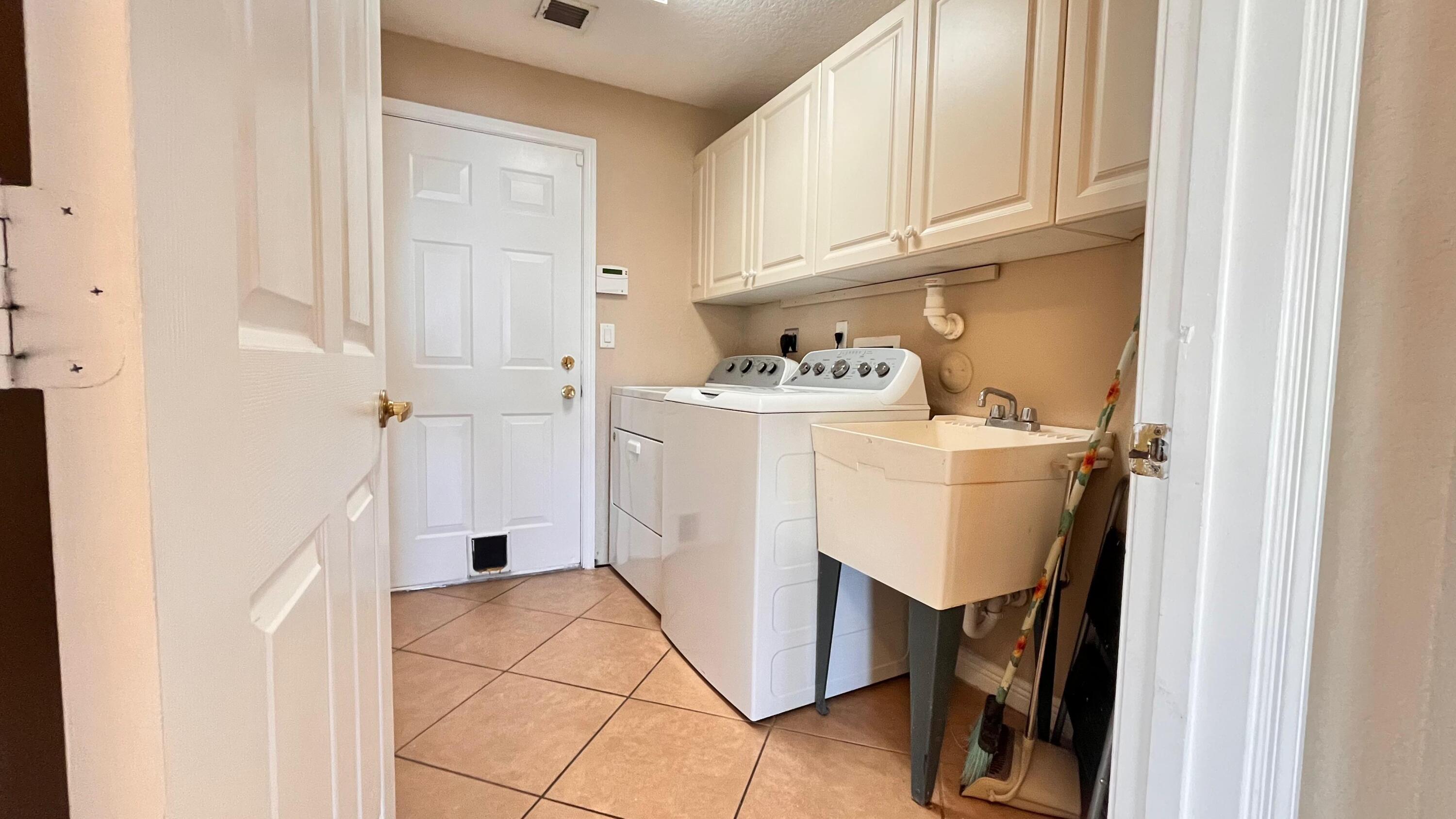 OLYMPIA 1 - Residential Lease