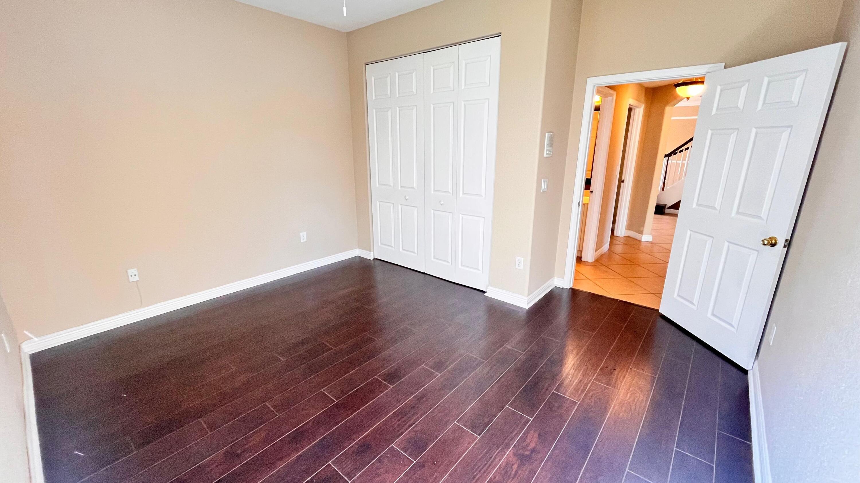 OLYMPIA 1 - Residential Lease