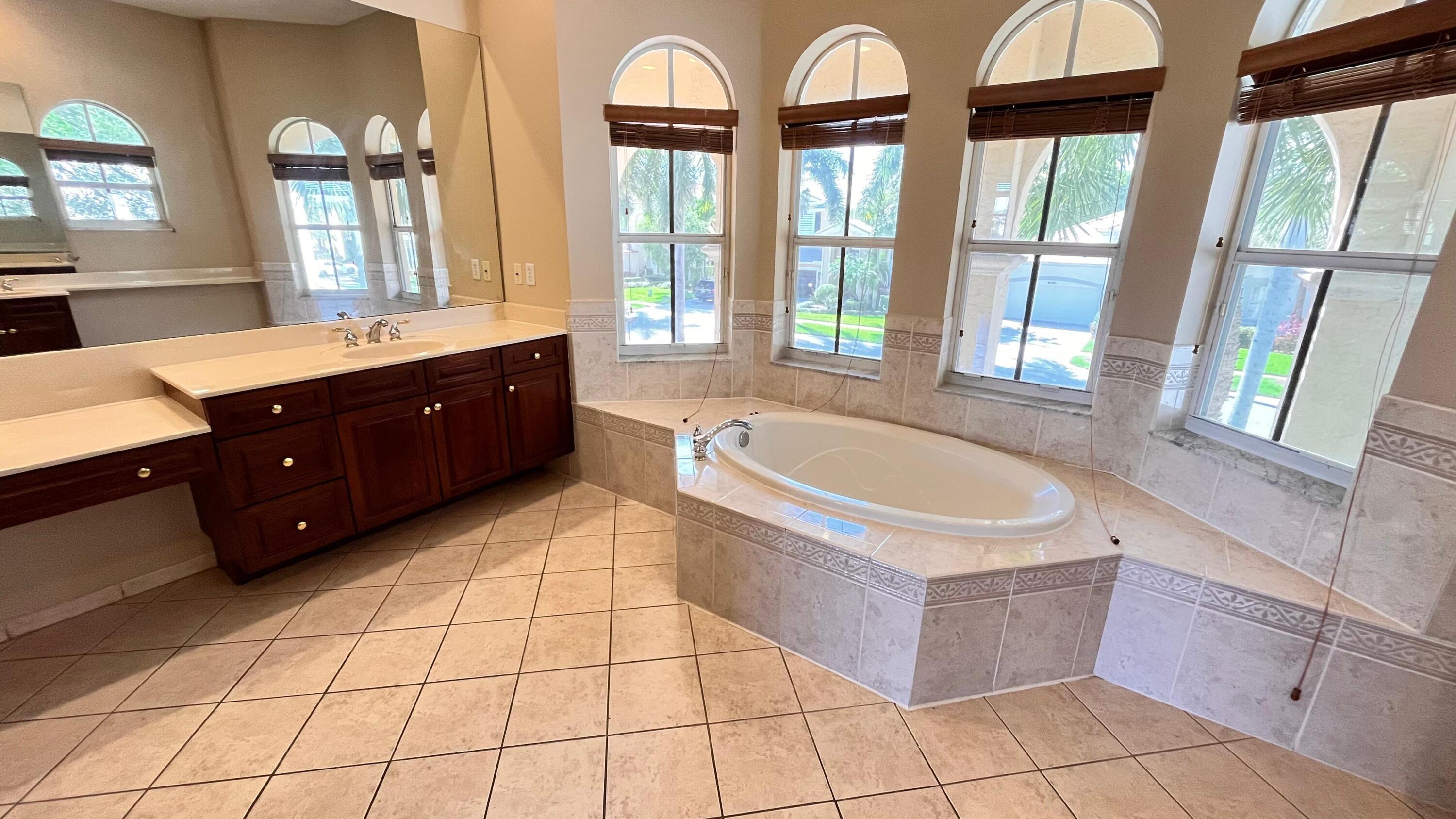 OLYMPIA 1 - Residential Lease