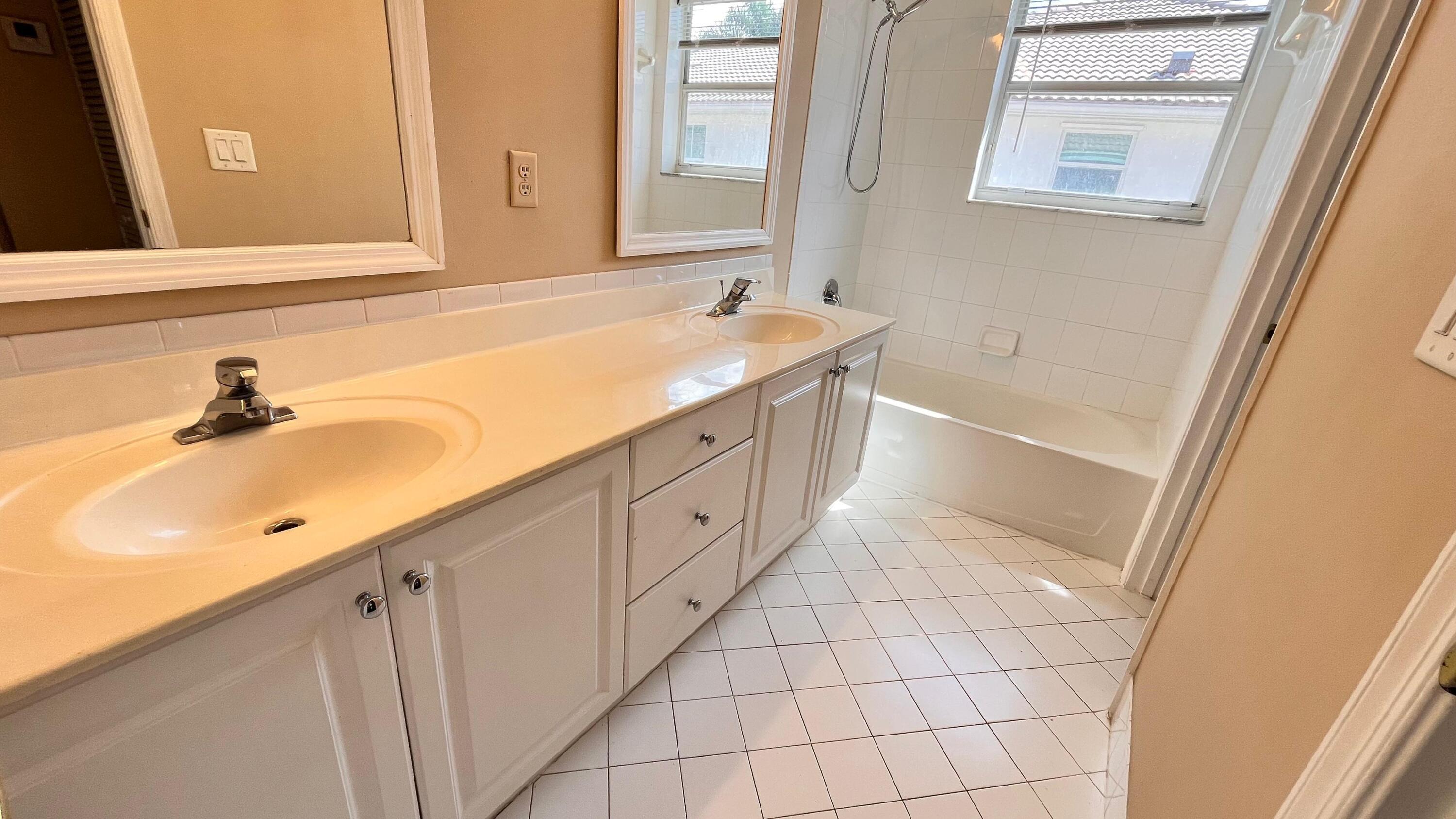 OLYMPIA 1 - Residential Lease
