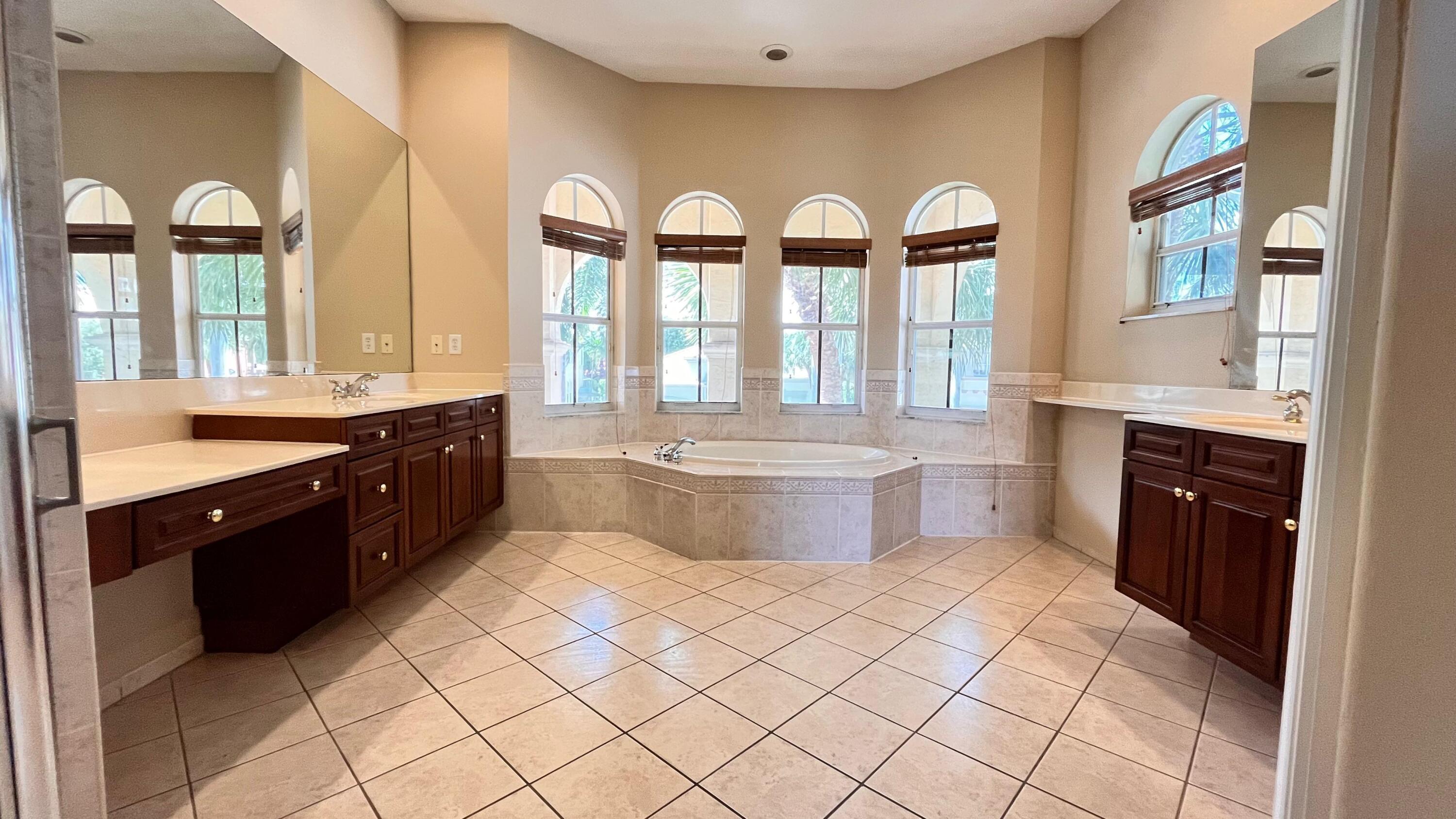 OLYMPIA 1 - Residential Lease