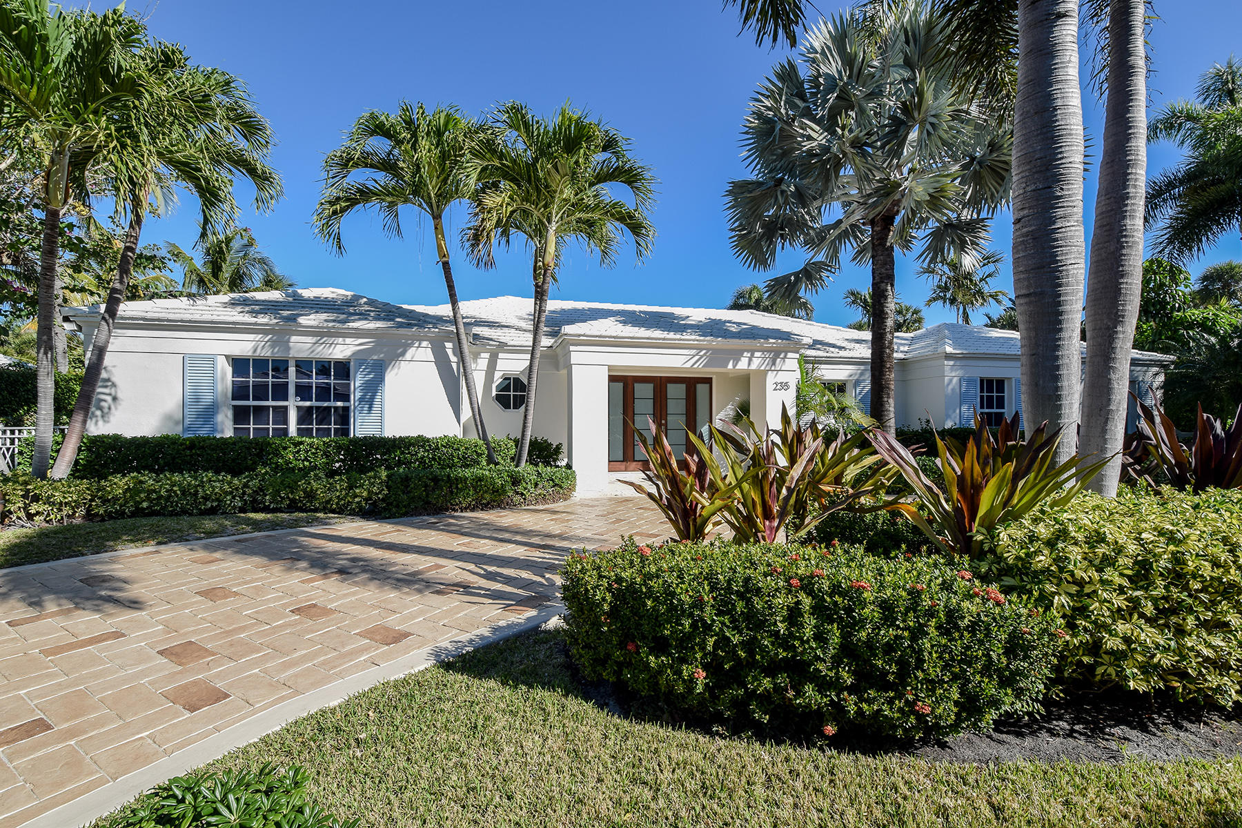 Fantastic opportunity to buy on the best street on the North End. Completely remodeled 4 bedroom 4 bathroom split floorplan home. Brand new, stunning kitchen and baths. This Beautiful home features two large bright living areas overlooking the pool and landscaped garden. Street has direct access to the lake trail and beach. Available furnished!