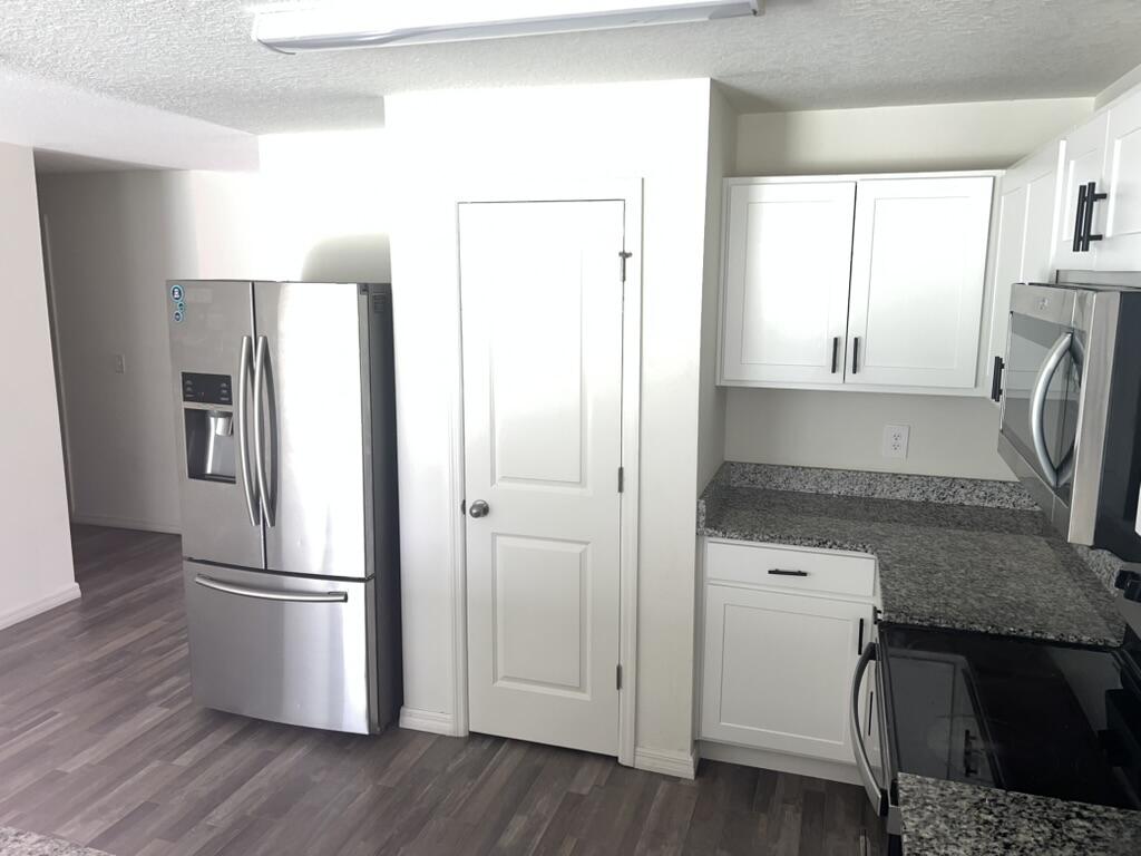 LAKEWOOD PARK UNIT 6 - Residential Lease