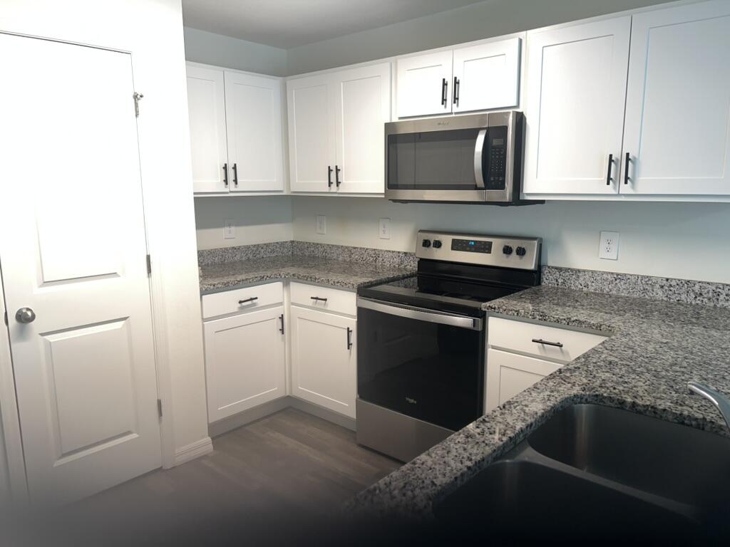 LAKEWOOD PARK UNIT 6 - Residential Lease