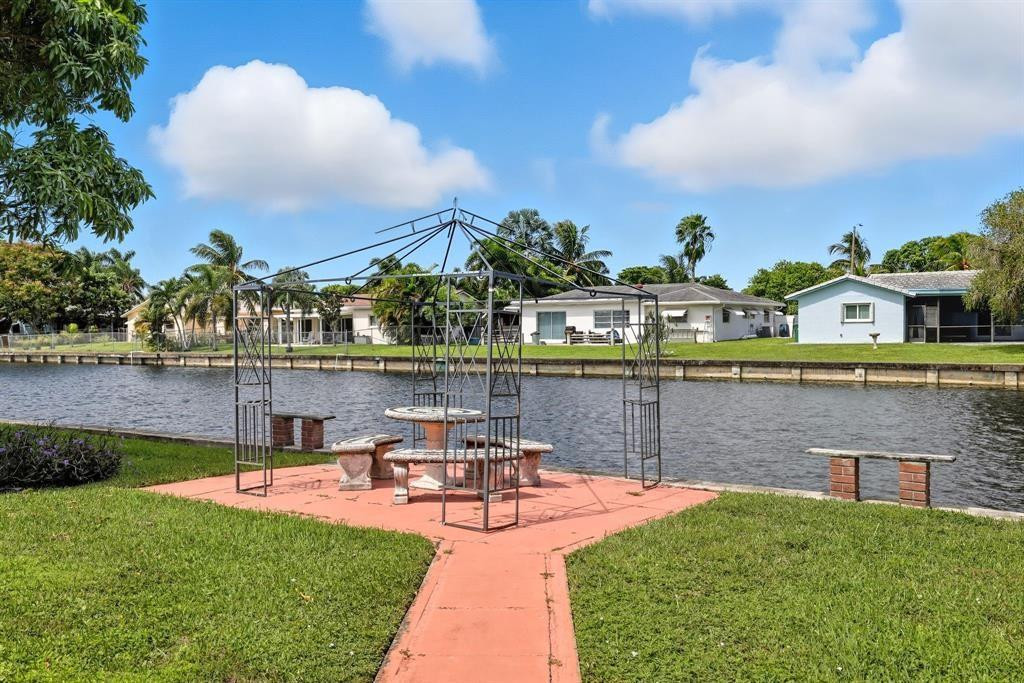Westwood Commy 4 77-45 B - Residential