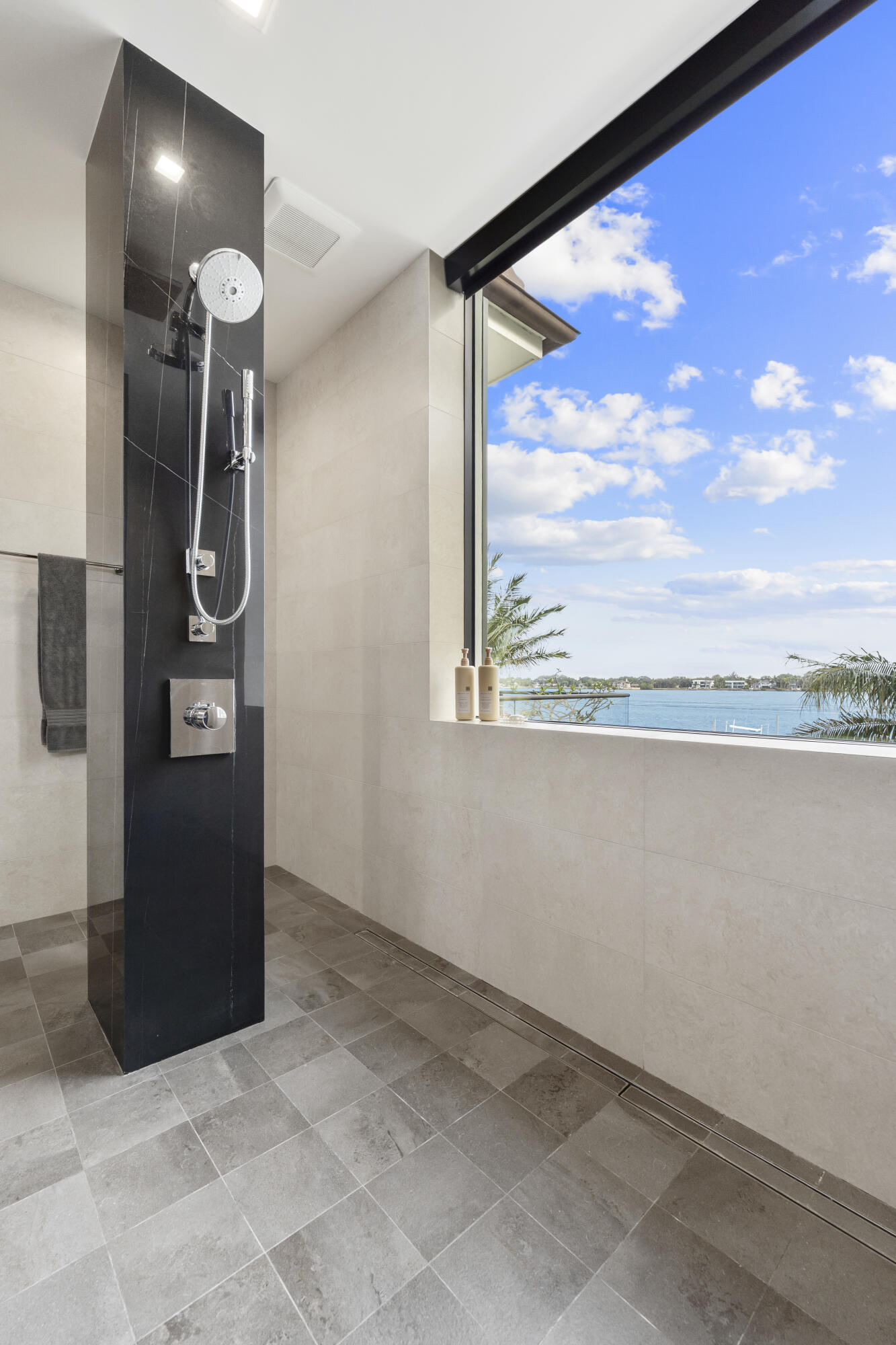 ANCHORAGE POINT - Residential