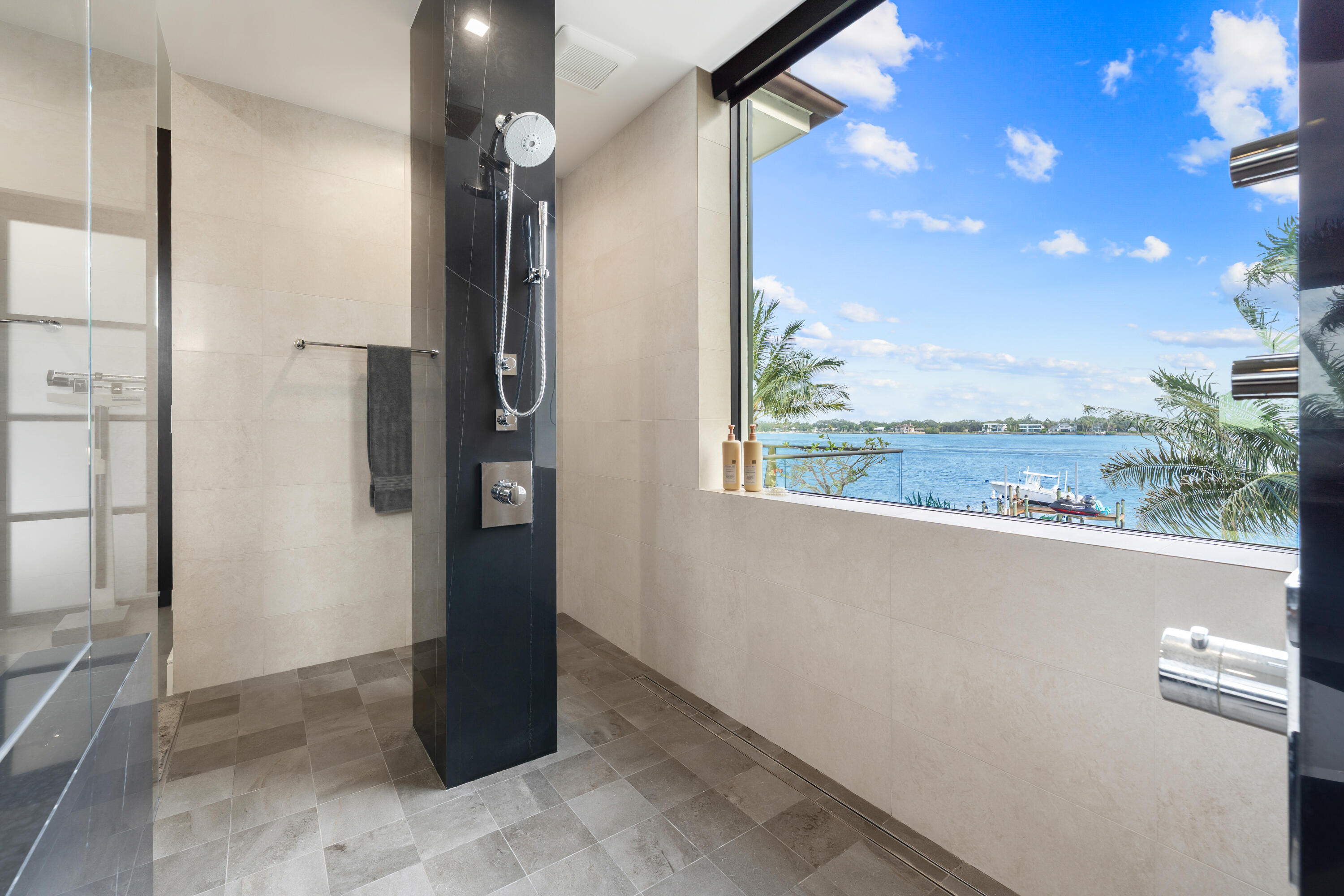 ANCHORAGE POINT - Residential