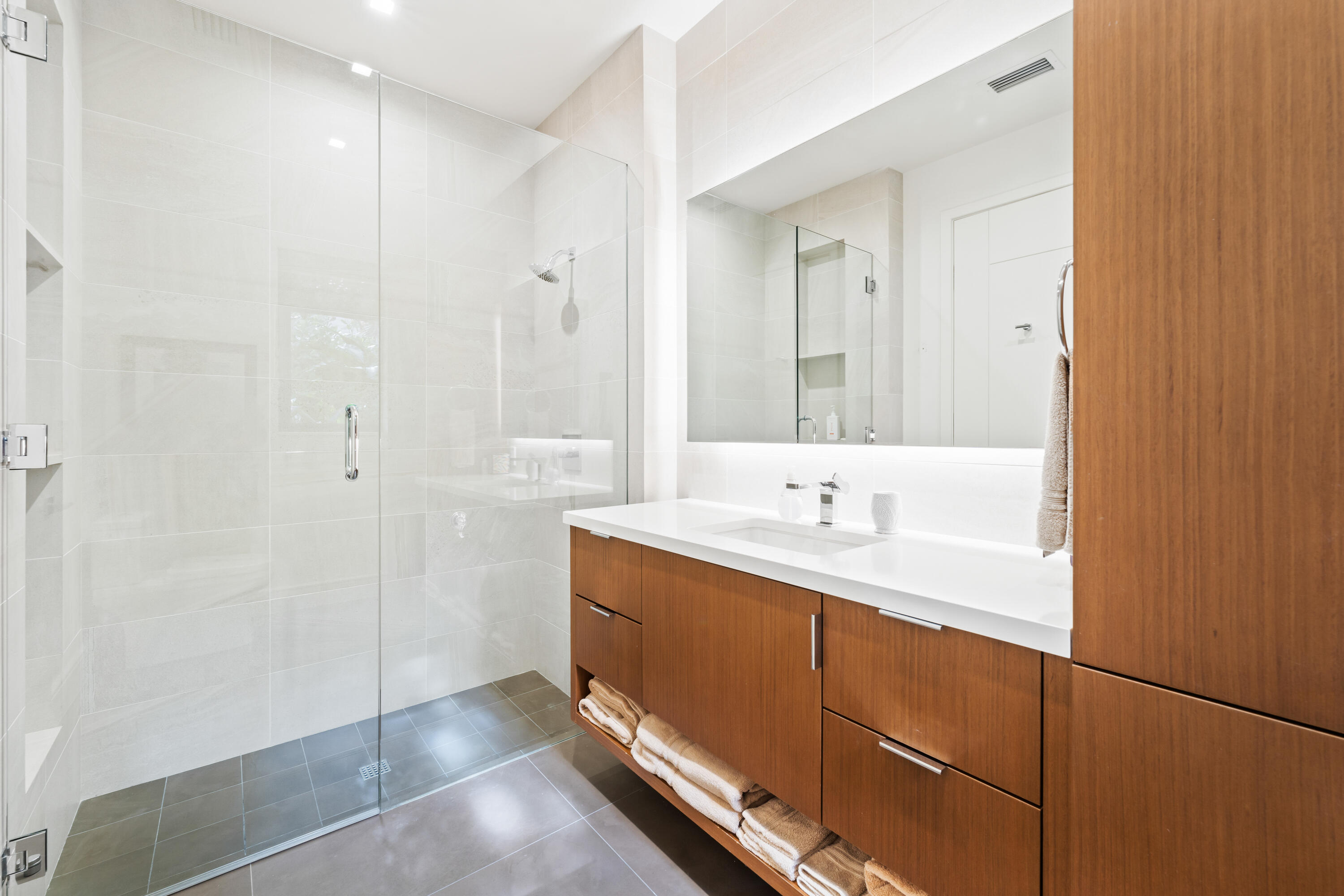 ANCHORAGE POINT - Residential