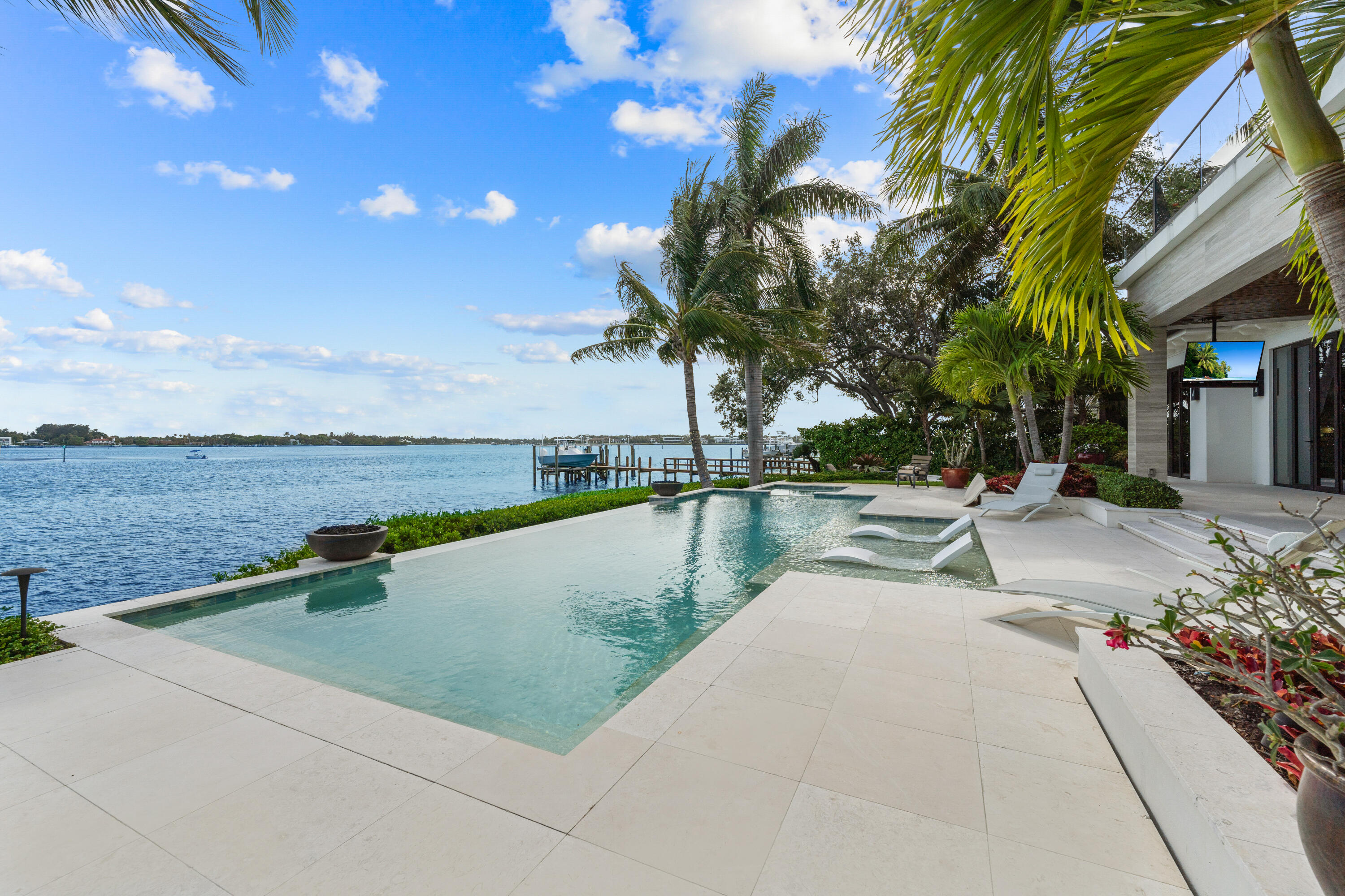 ANCHORAGE POINT - Residential