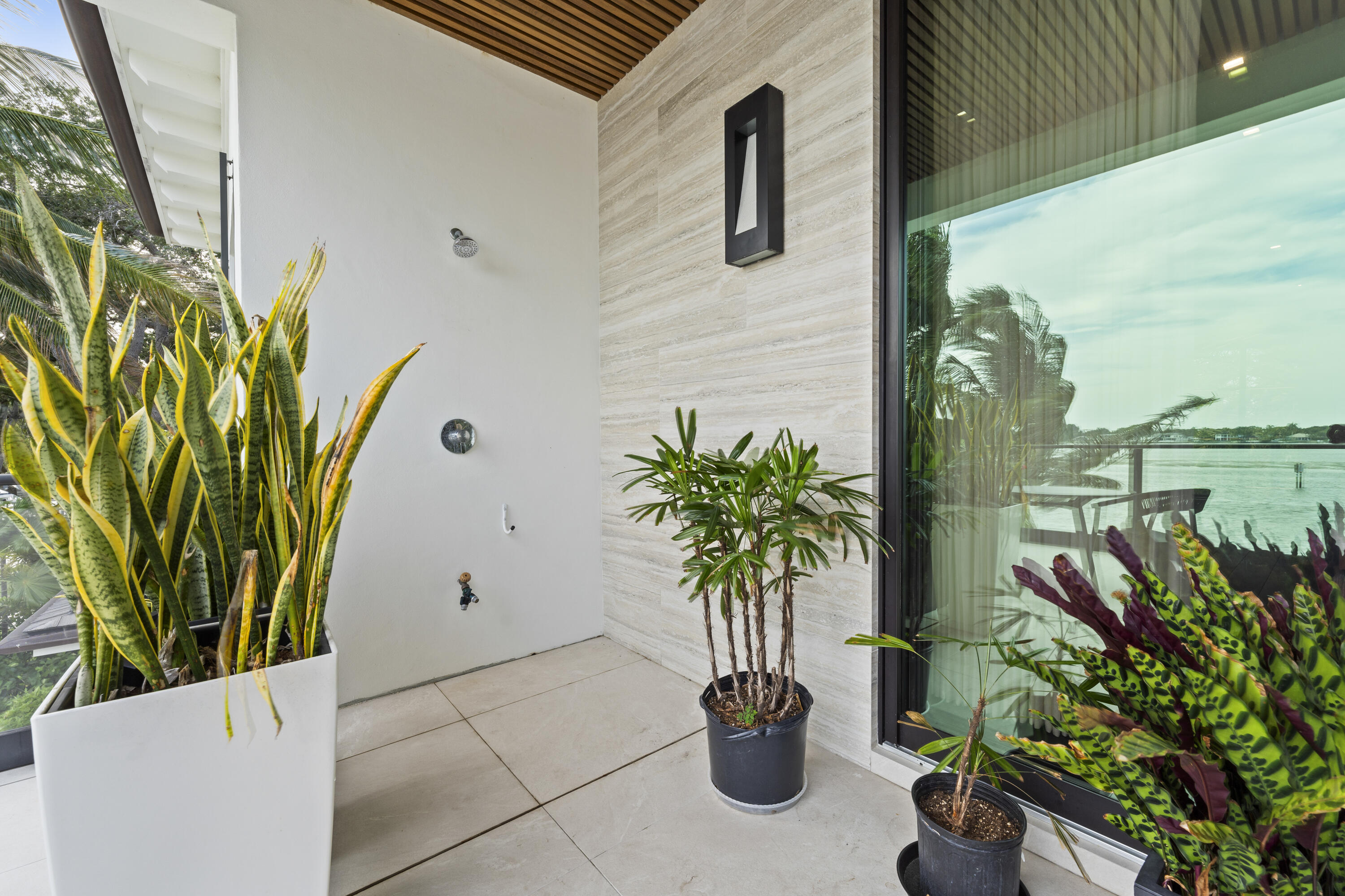 ANCHORAGE POINT - Residential