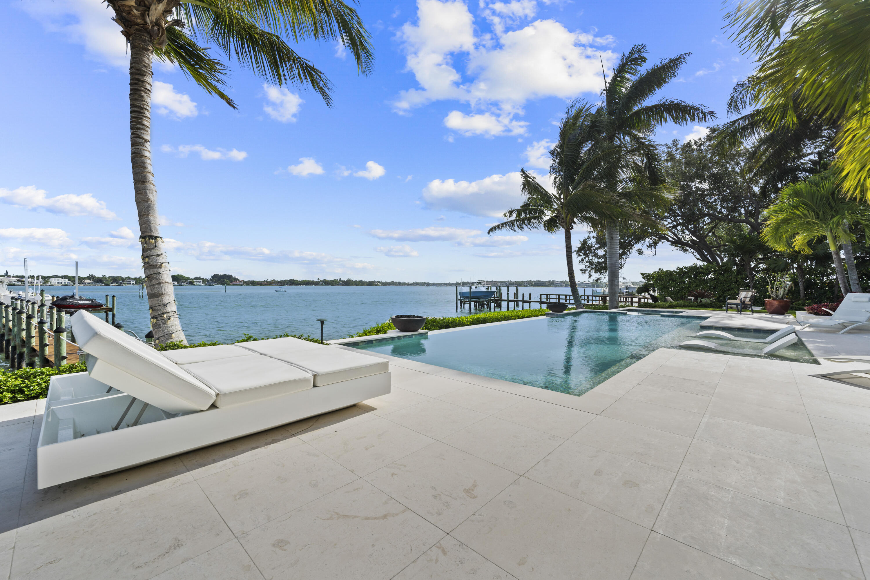 ANCHORAGE POINT - Residential