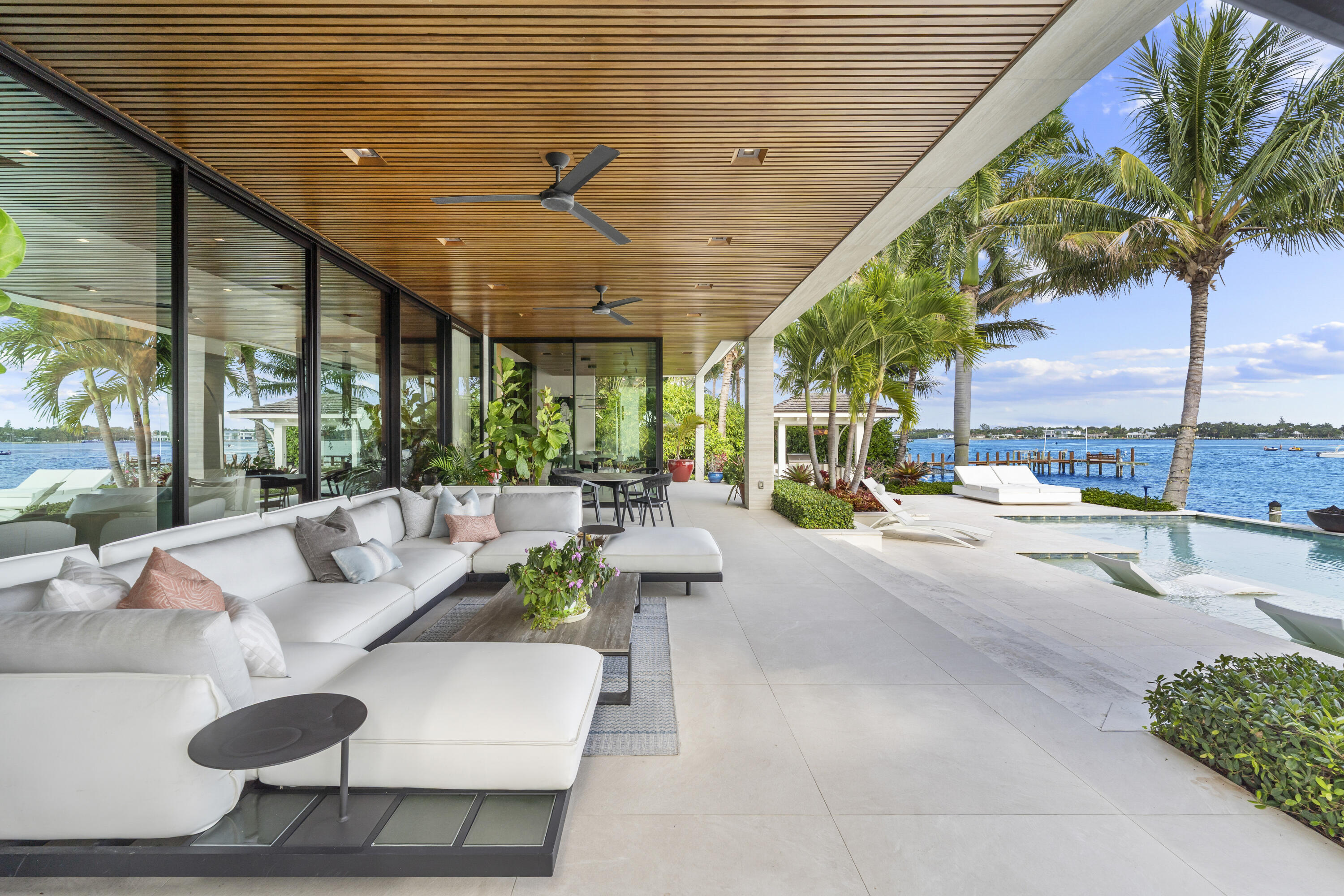 ANCHORAGE POINT - Residential