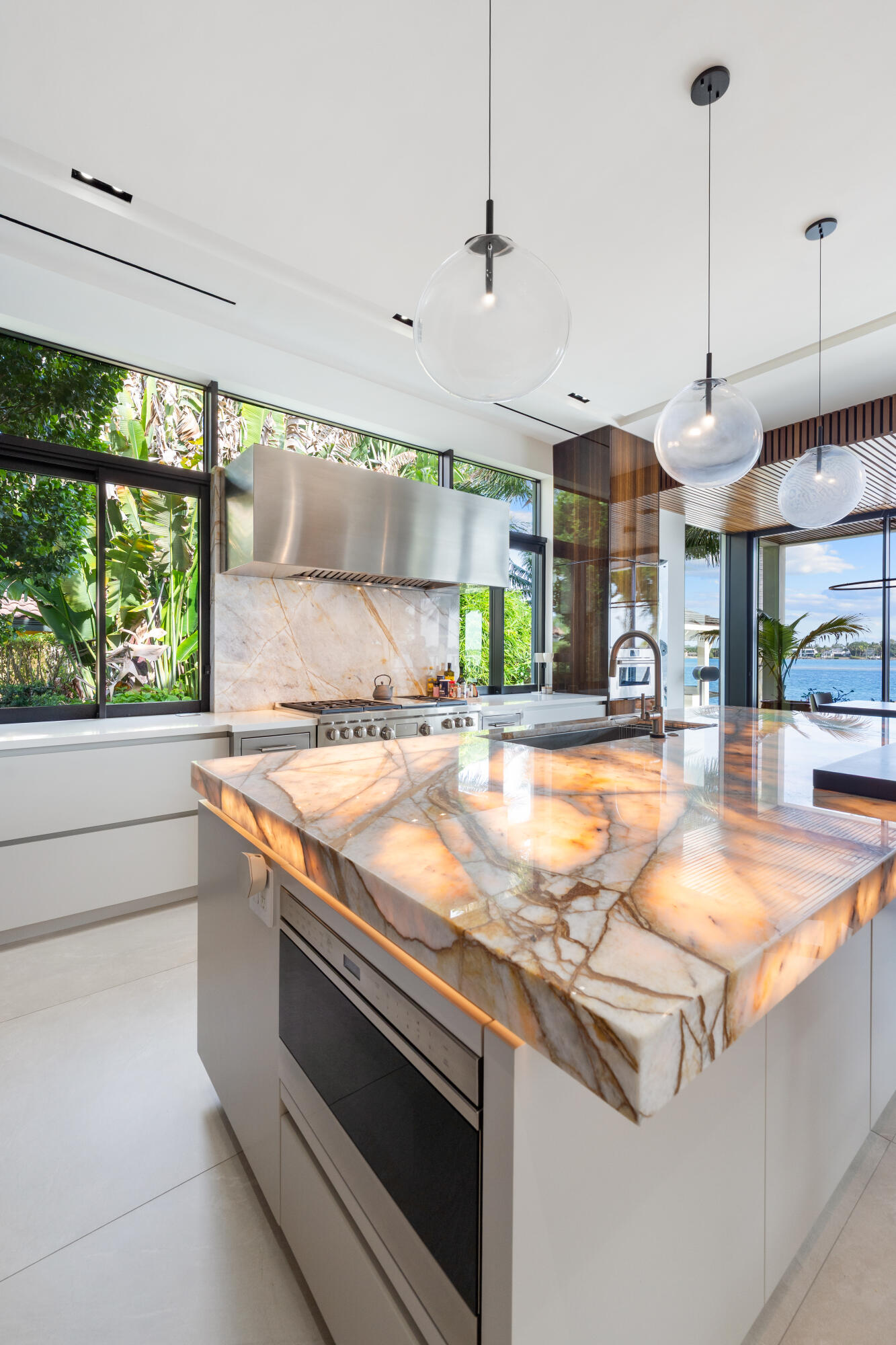 ANCHORAGE POINT - Residential
