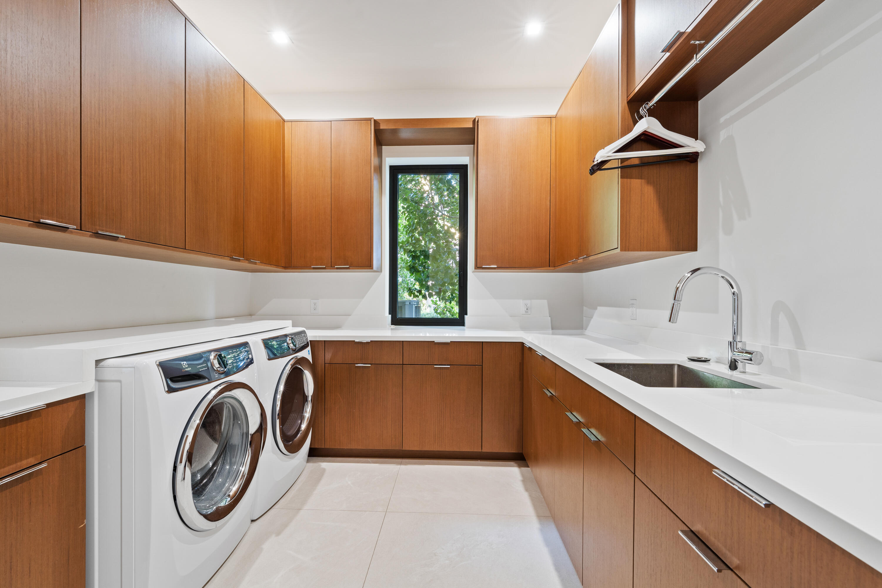 ANCHORAGE POINT - Residential