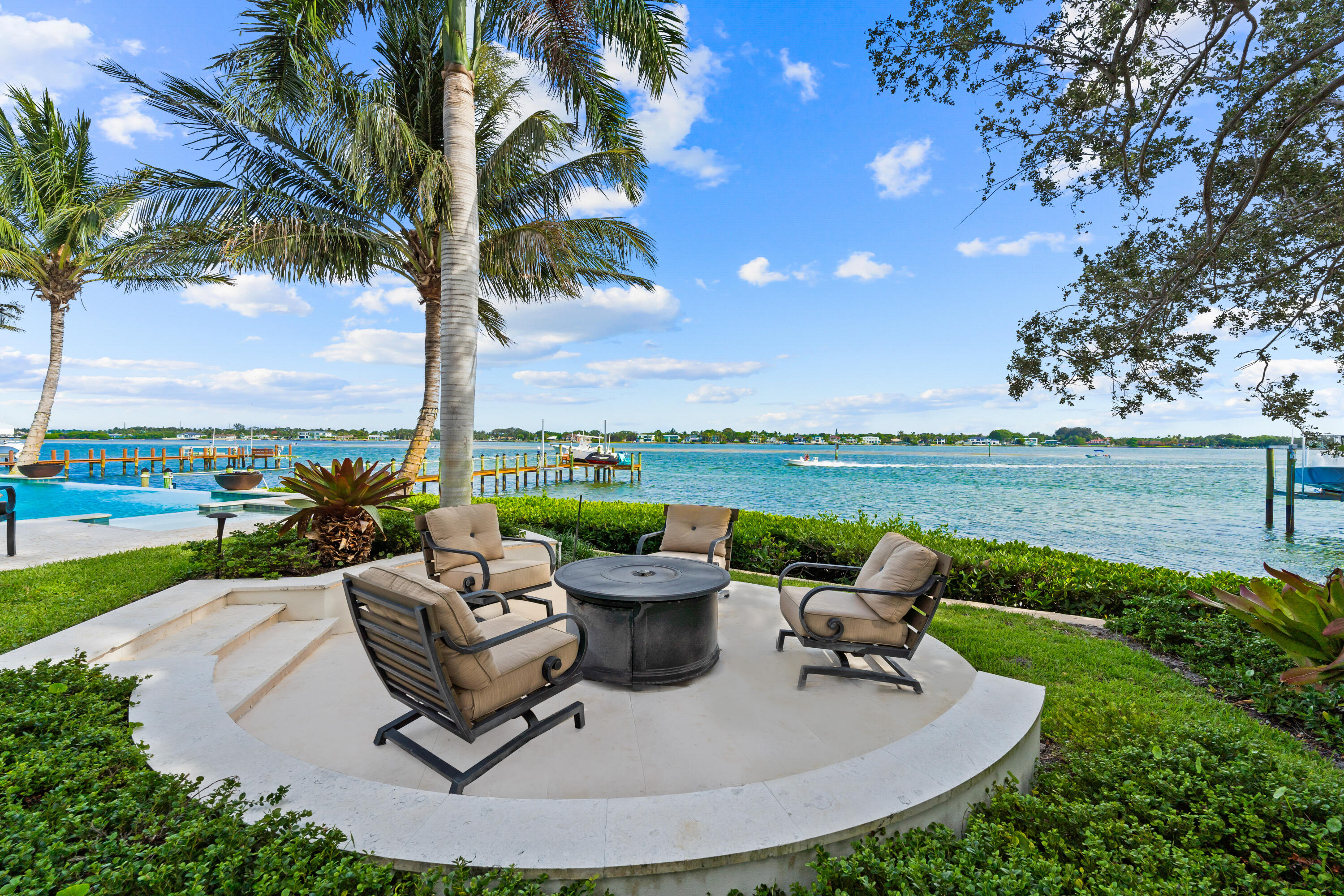 ANCHORAGE POINT - Residential