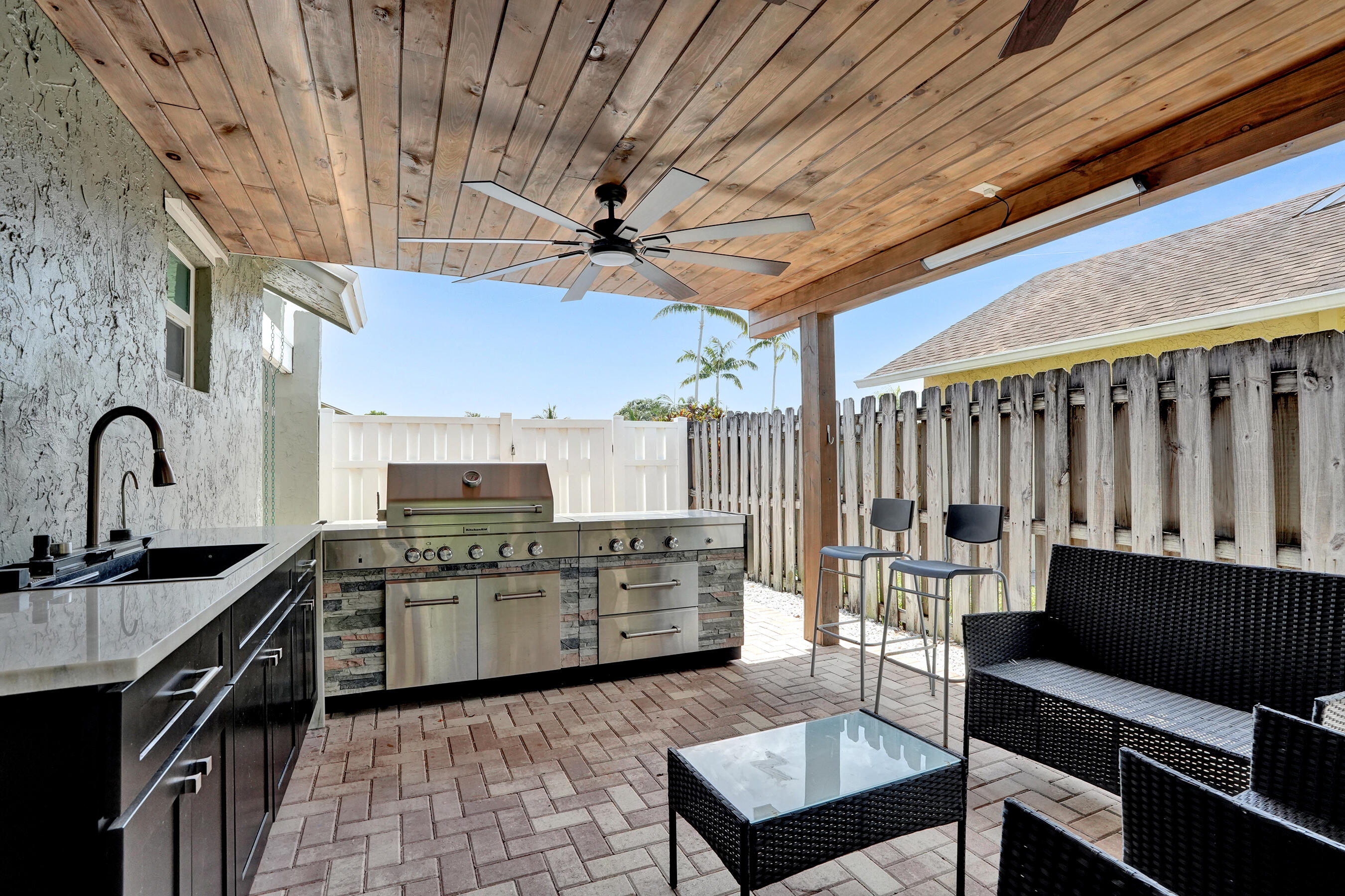 TROPIC PALMS 2 - Residential