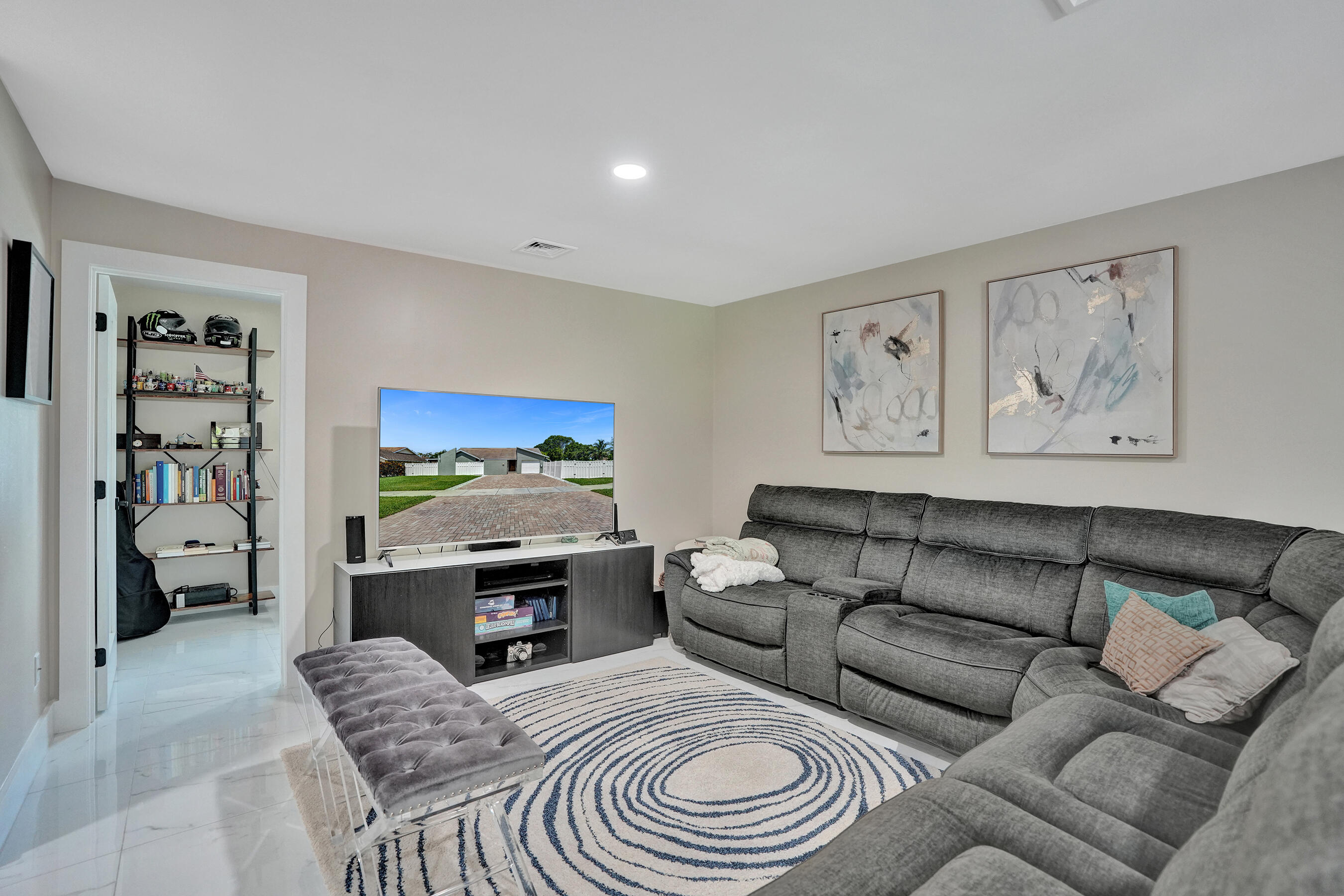 TROPIC PALMS 2 - Residential