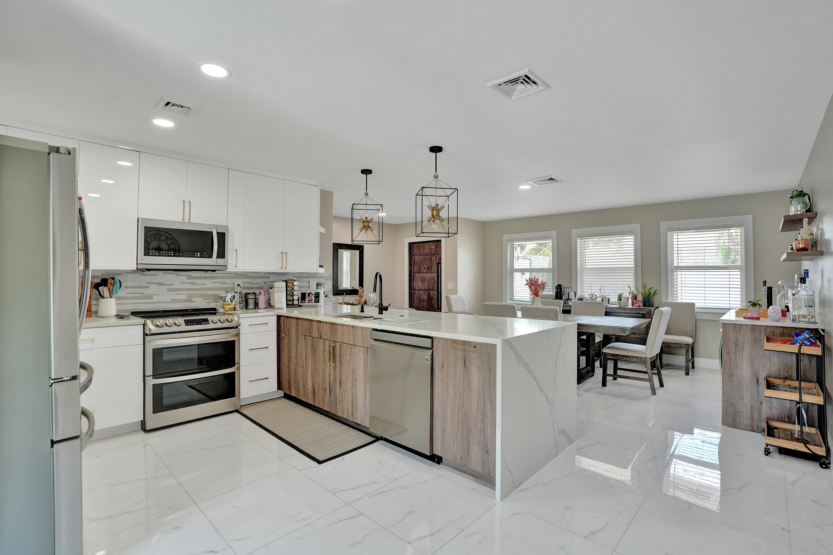 TROPIC PALMS 2 - Residential