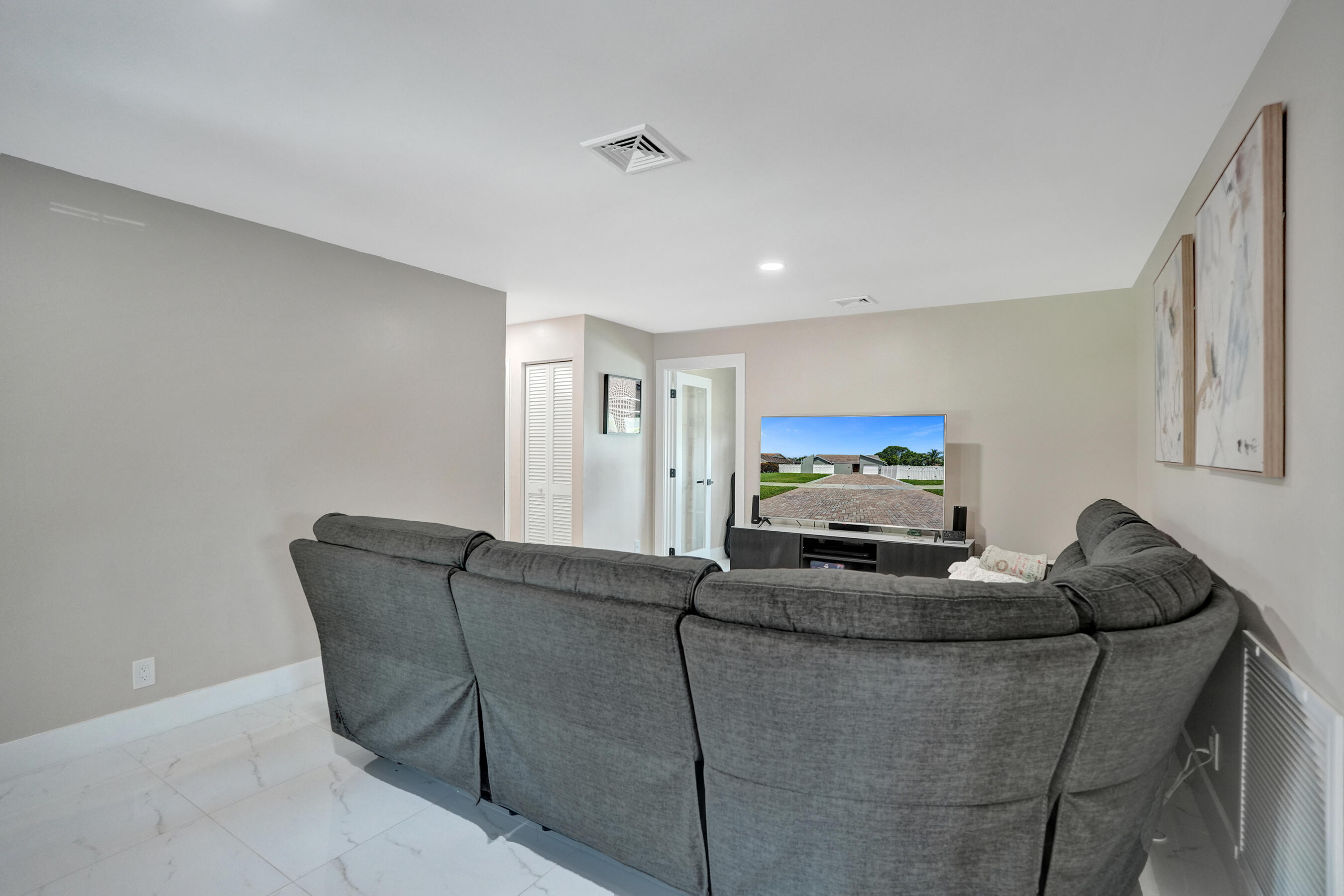 TROPIC PALMS 2 - Residential