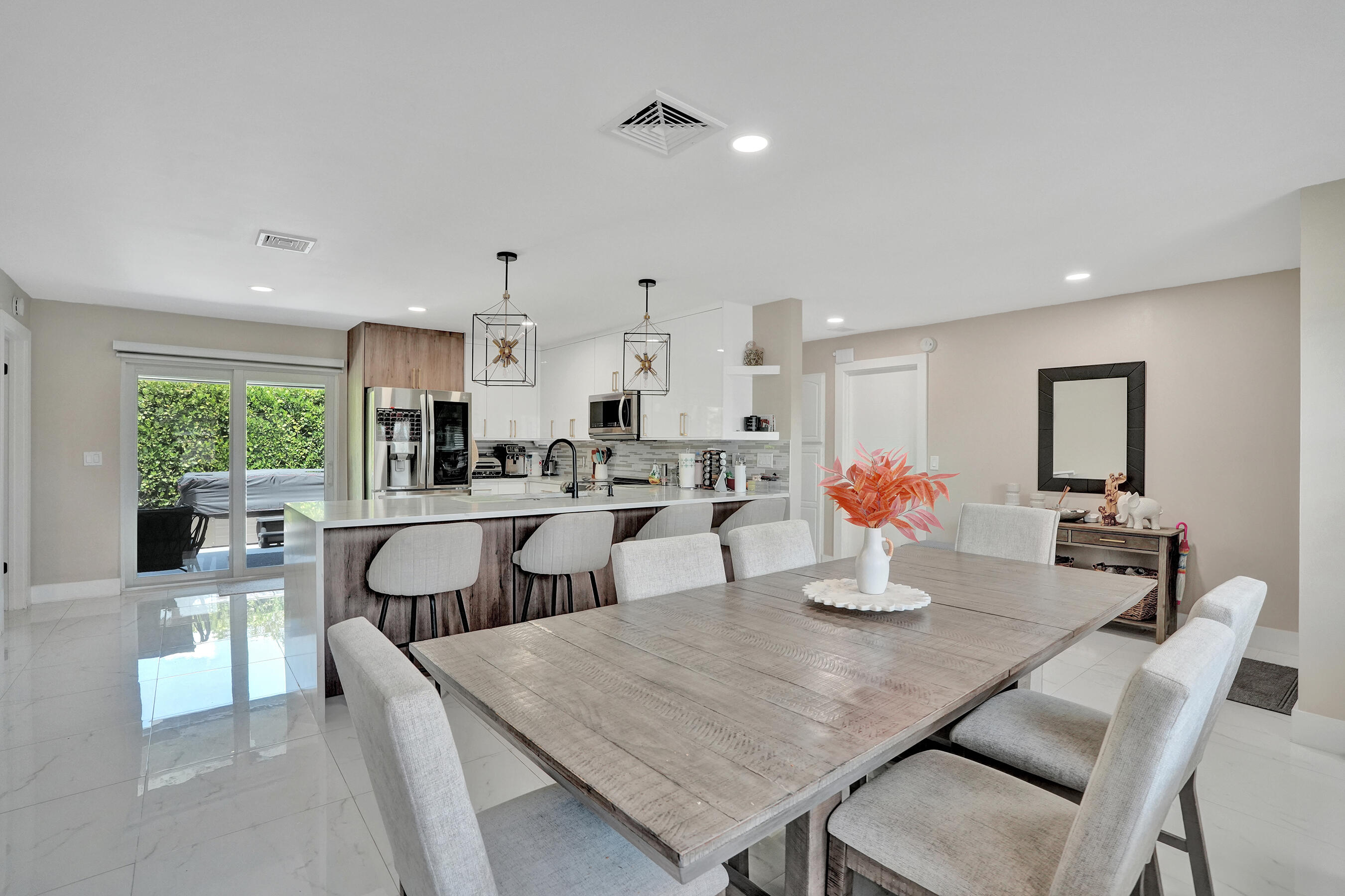 TROPIC PALMS 2 - Residential