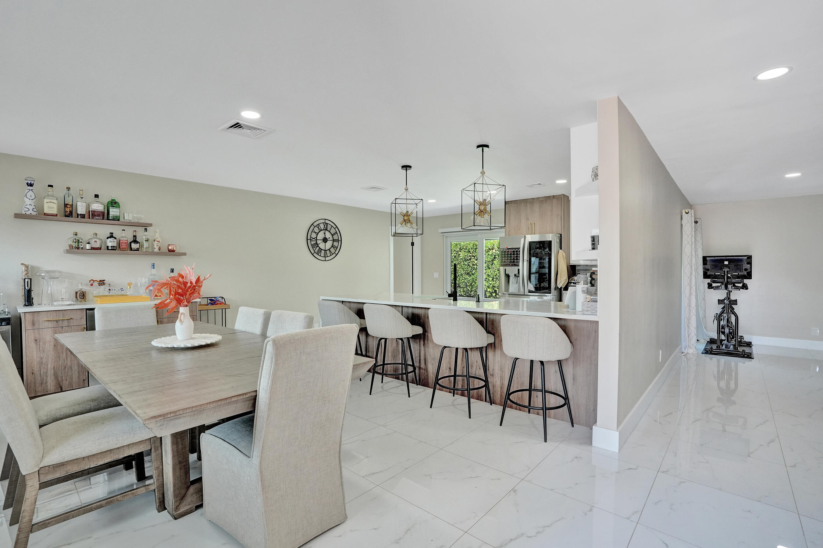 TROPIC PALMS 2 - Residential