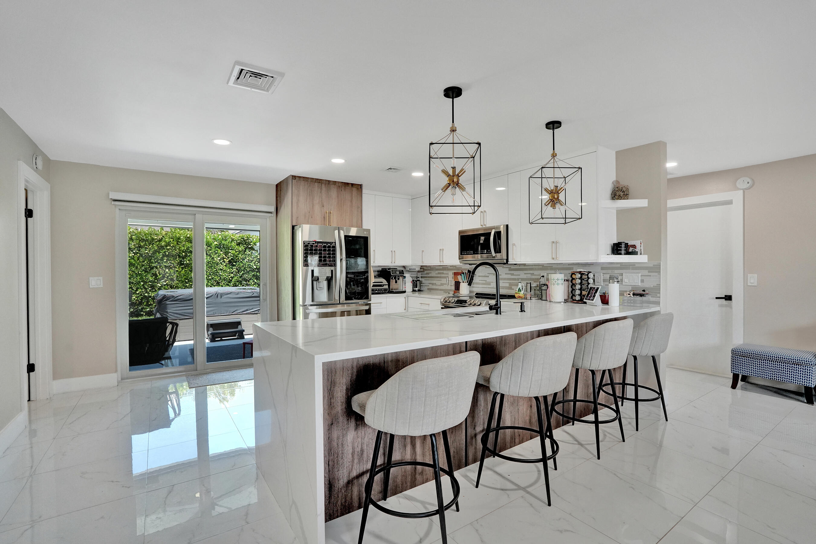 TROPIC PALMS 2 - Residential
