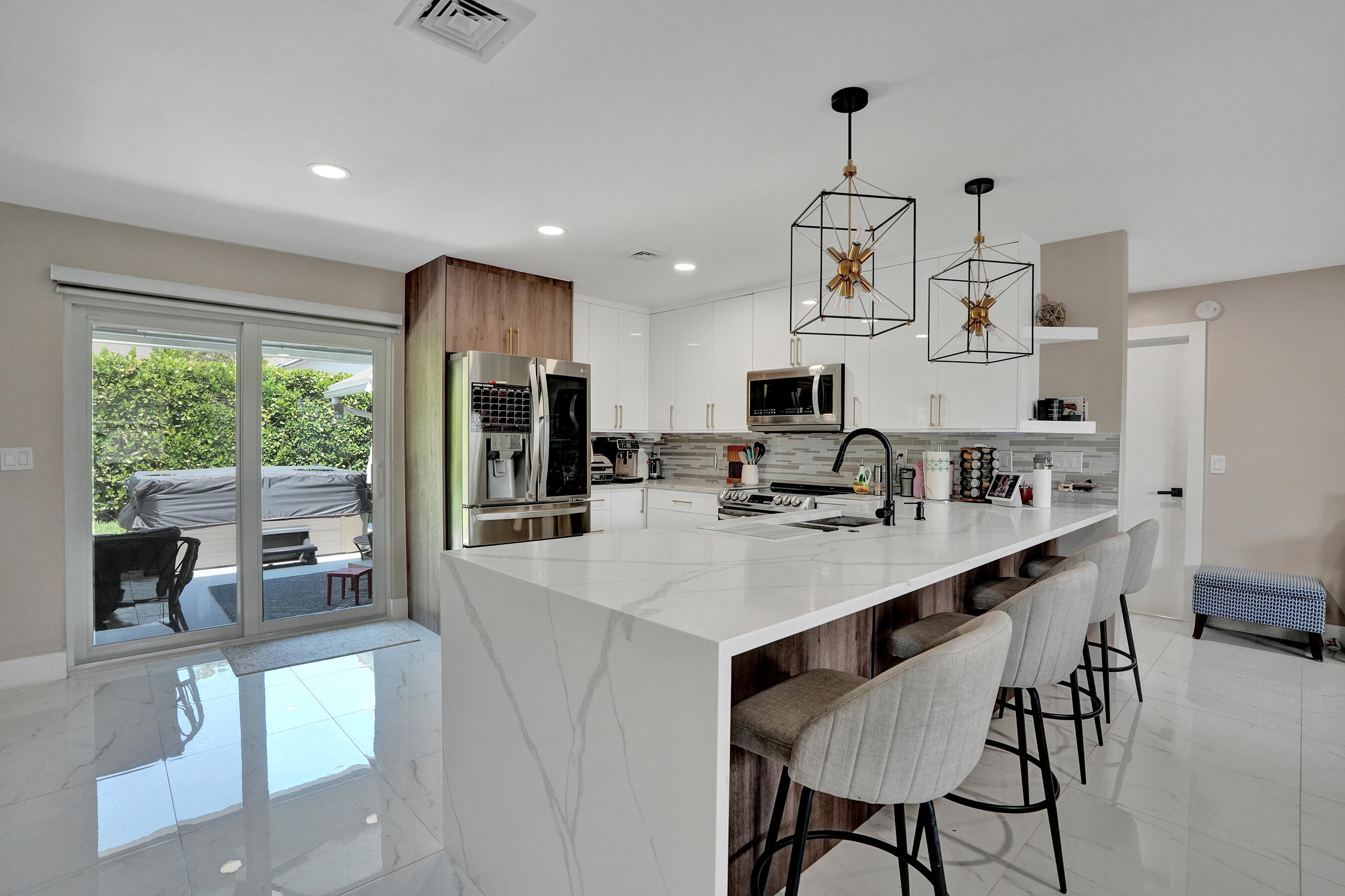 TROPIC PALMS 2 - Residential