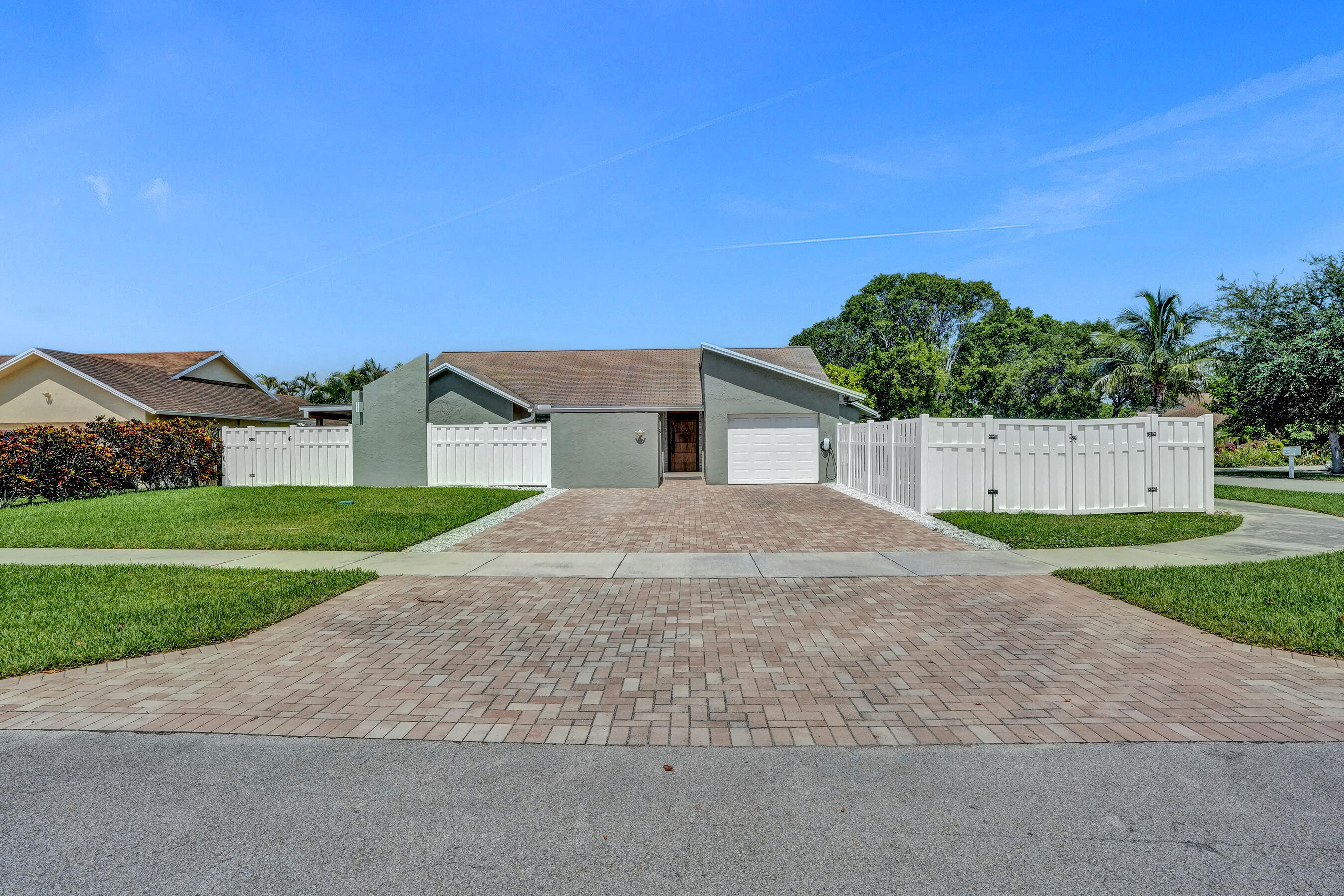 TROPIC PALMS 2 - Residential