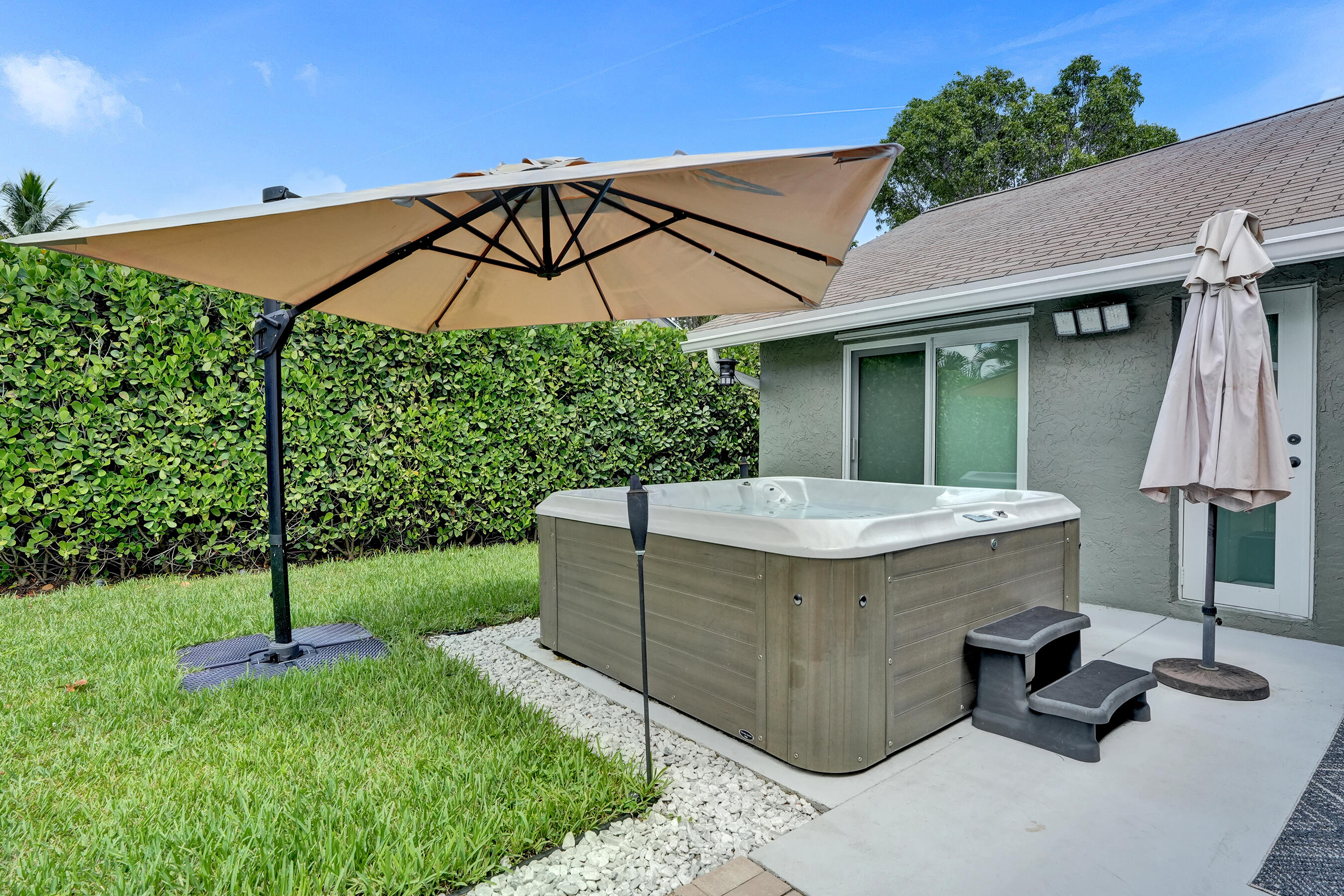 TROPIC PALMS 2 - Residential