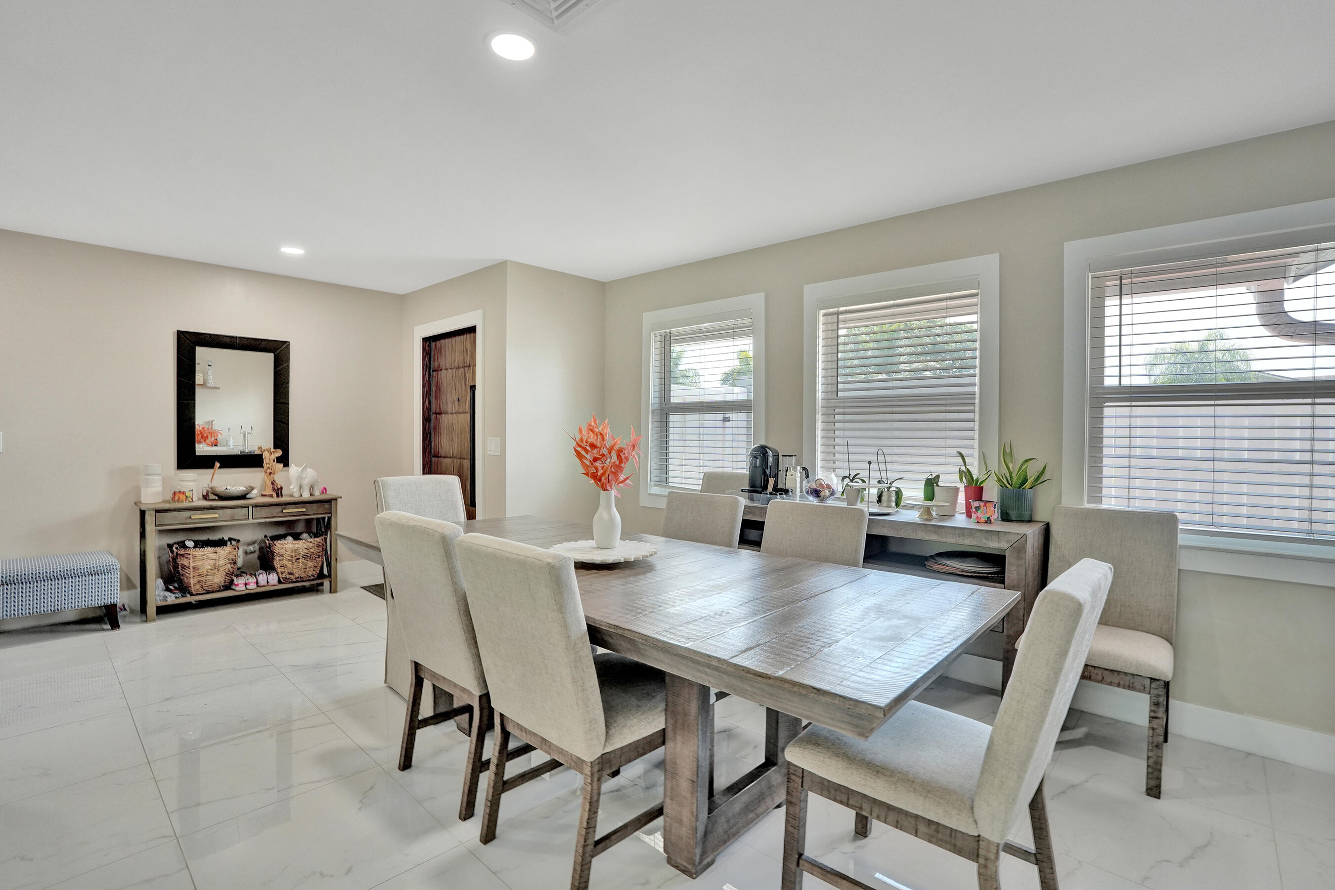 TROPIC PALMS 2 - Residential