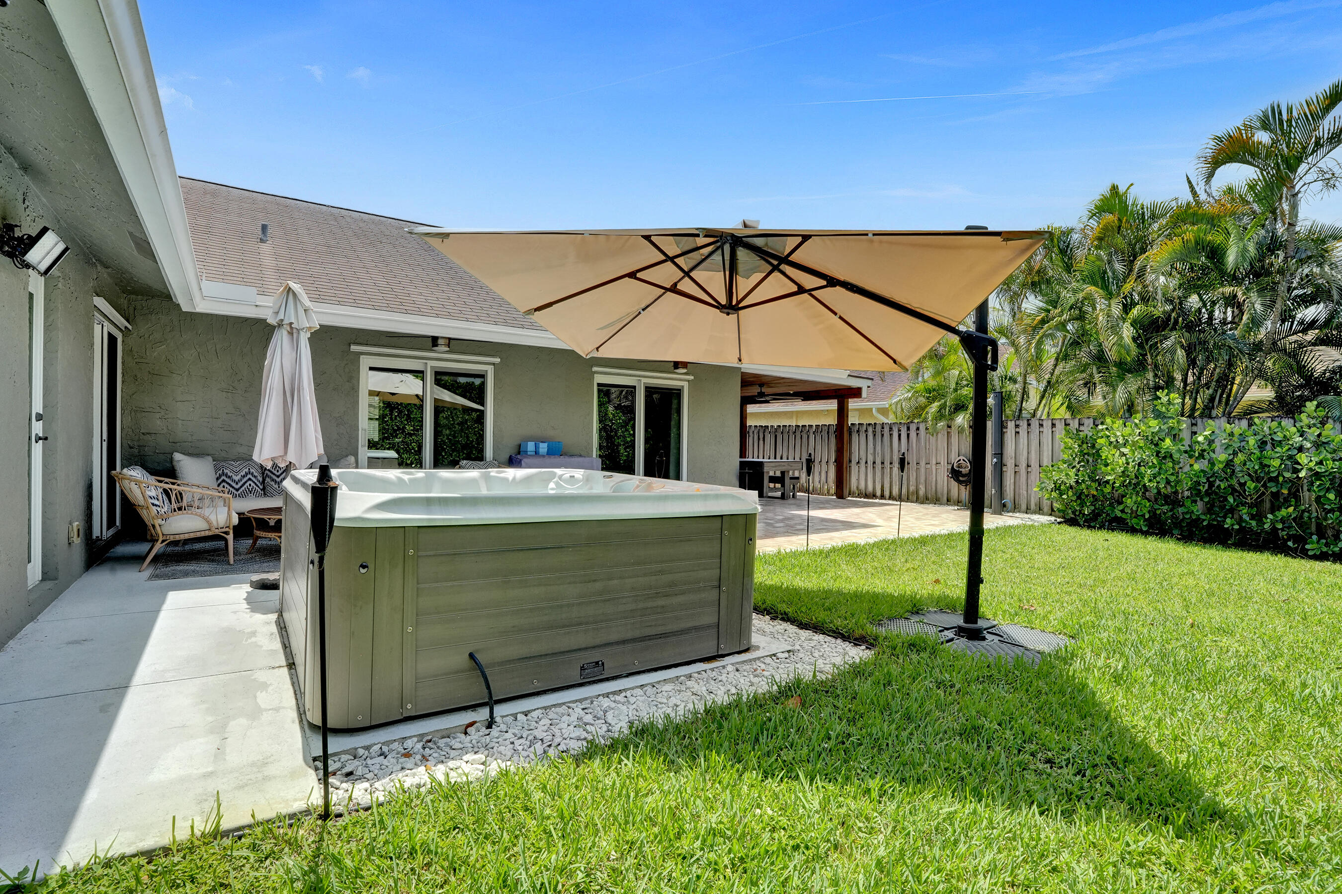 TROPIC PALMS 2 - Residential