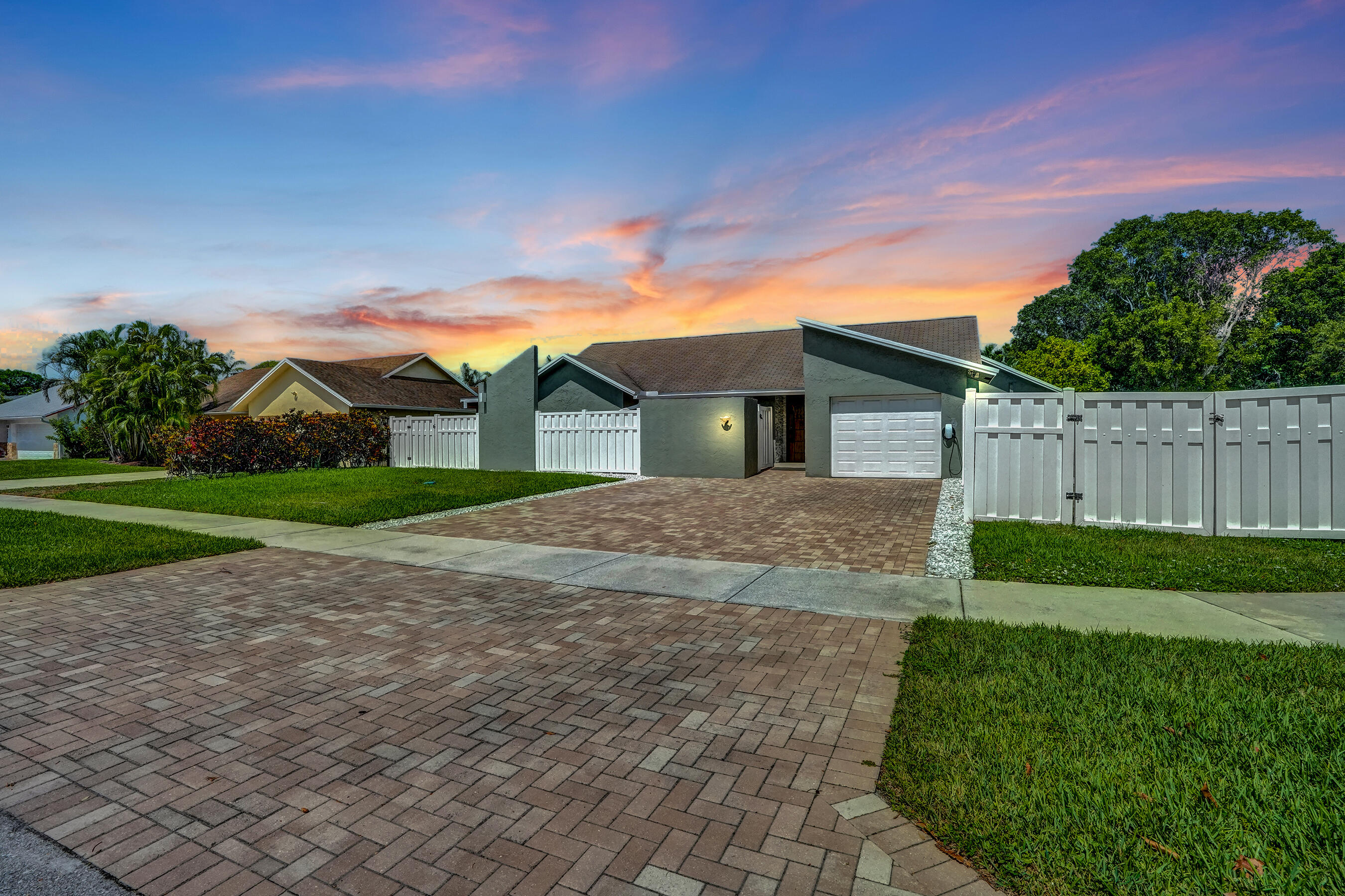 TROPIC PALMS 2 - Residential