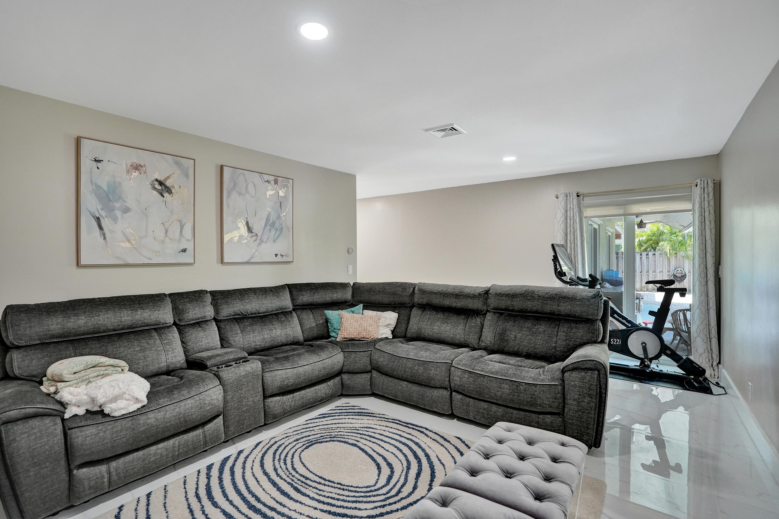 TROPIC PALMS 2 - Residential