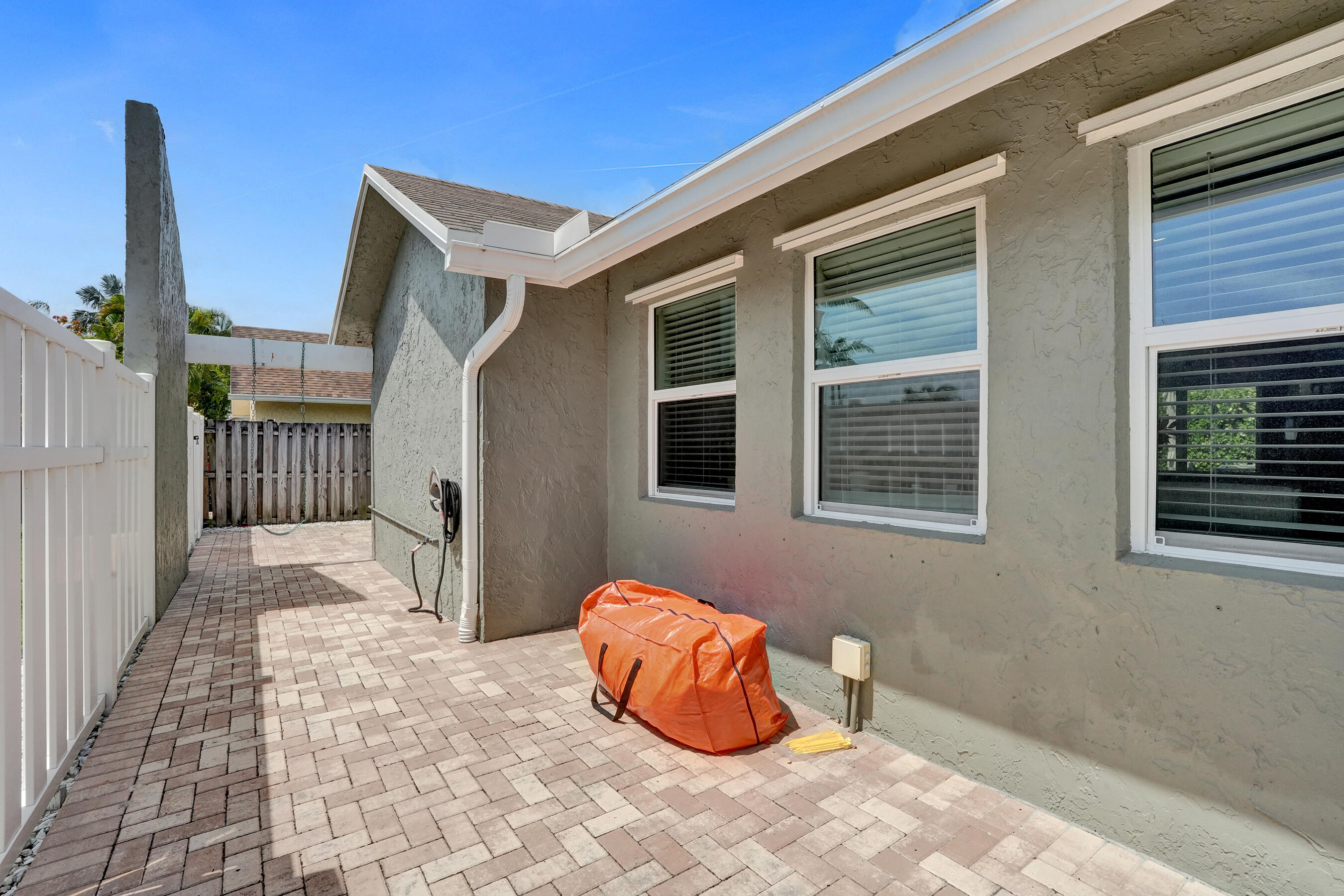 TROPIC PALMS 2 - Residential