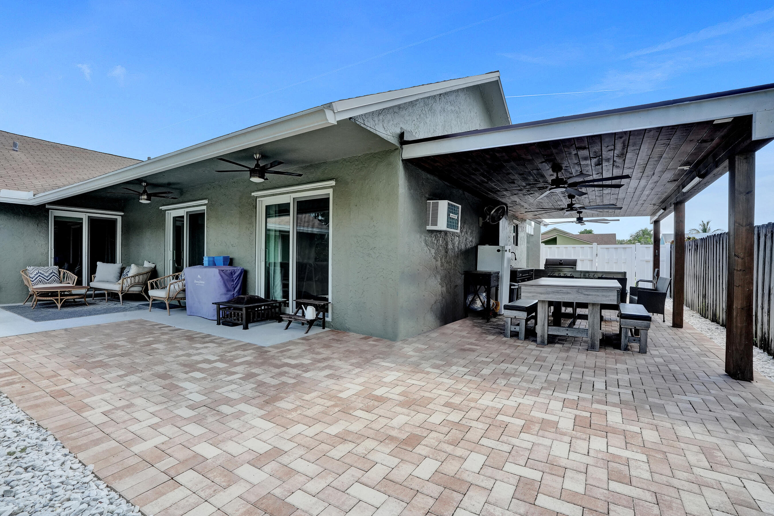 TROPIC PALMS 2 - Residential