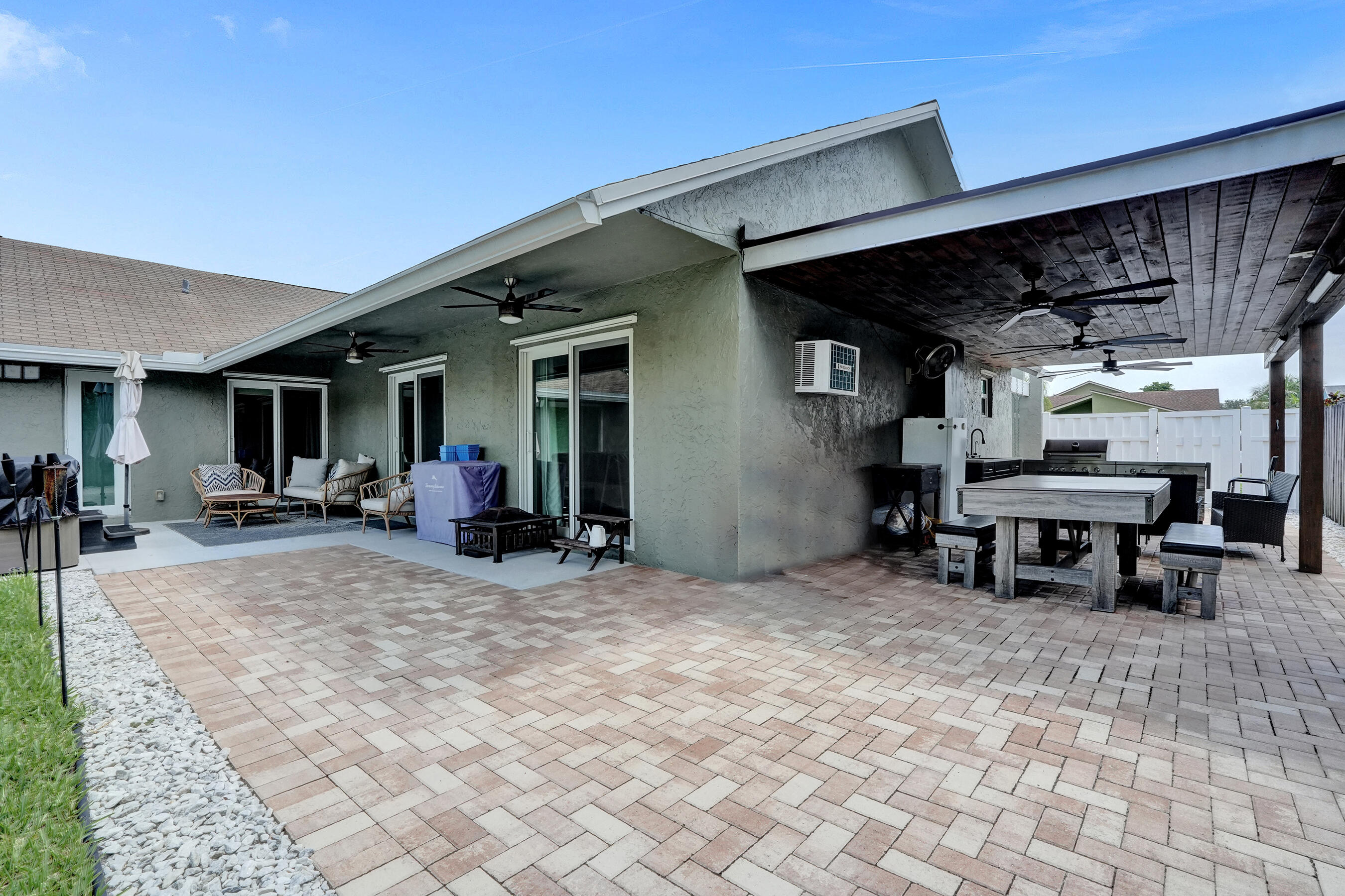 TROPIC PALMS 2 - Residential