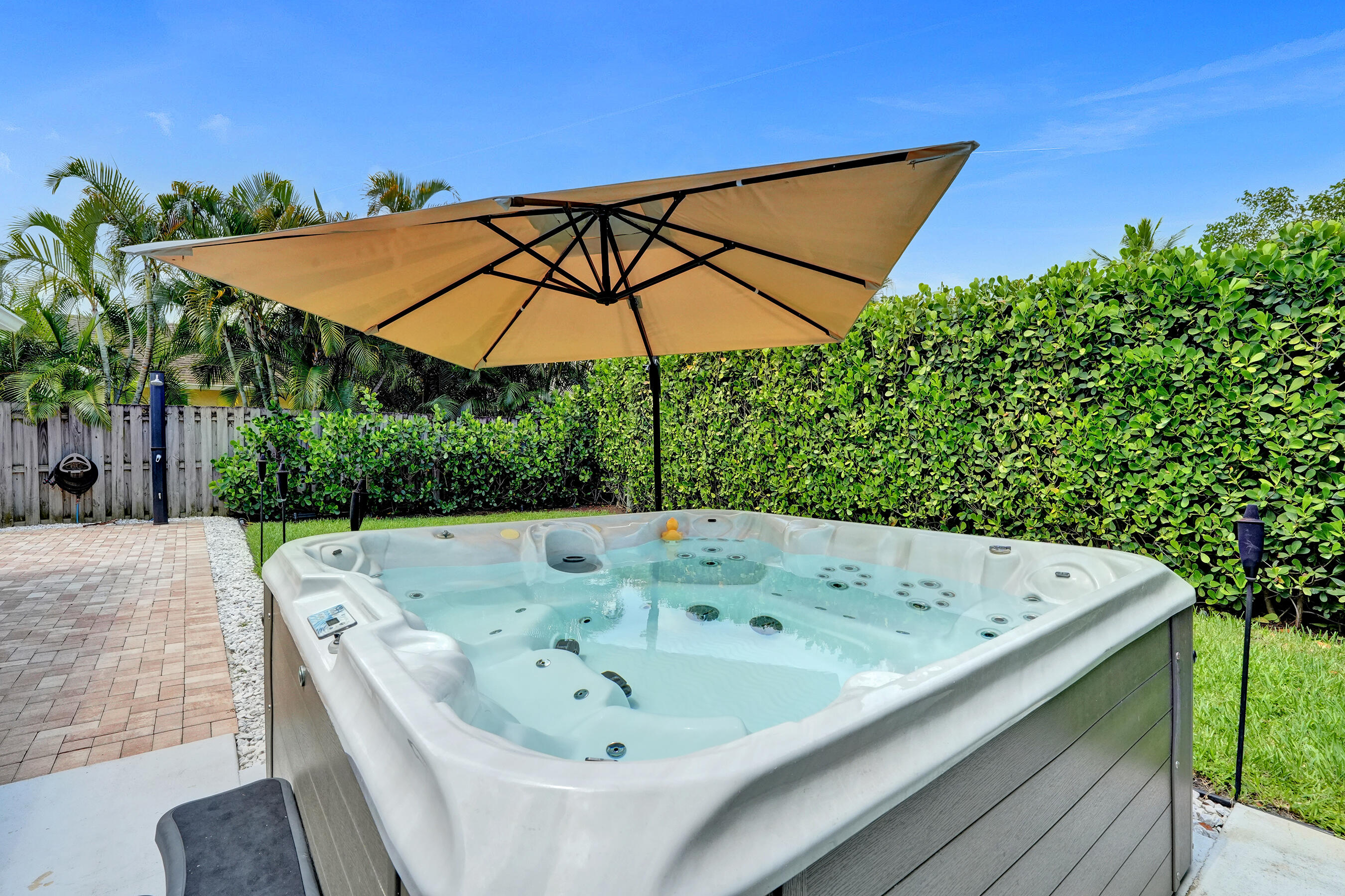 TROPIC PALMS 2 - Residential