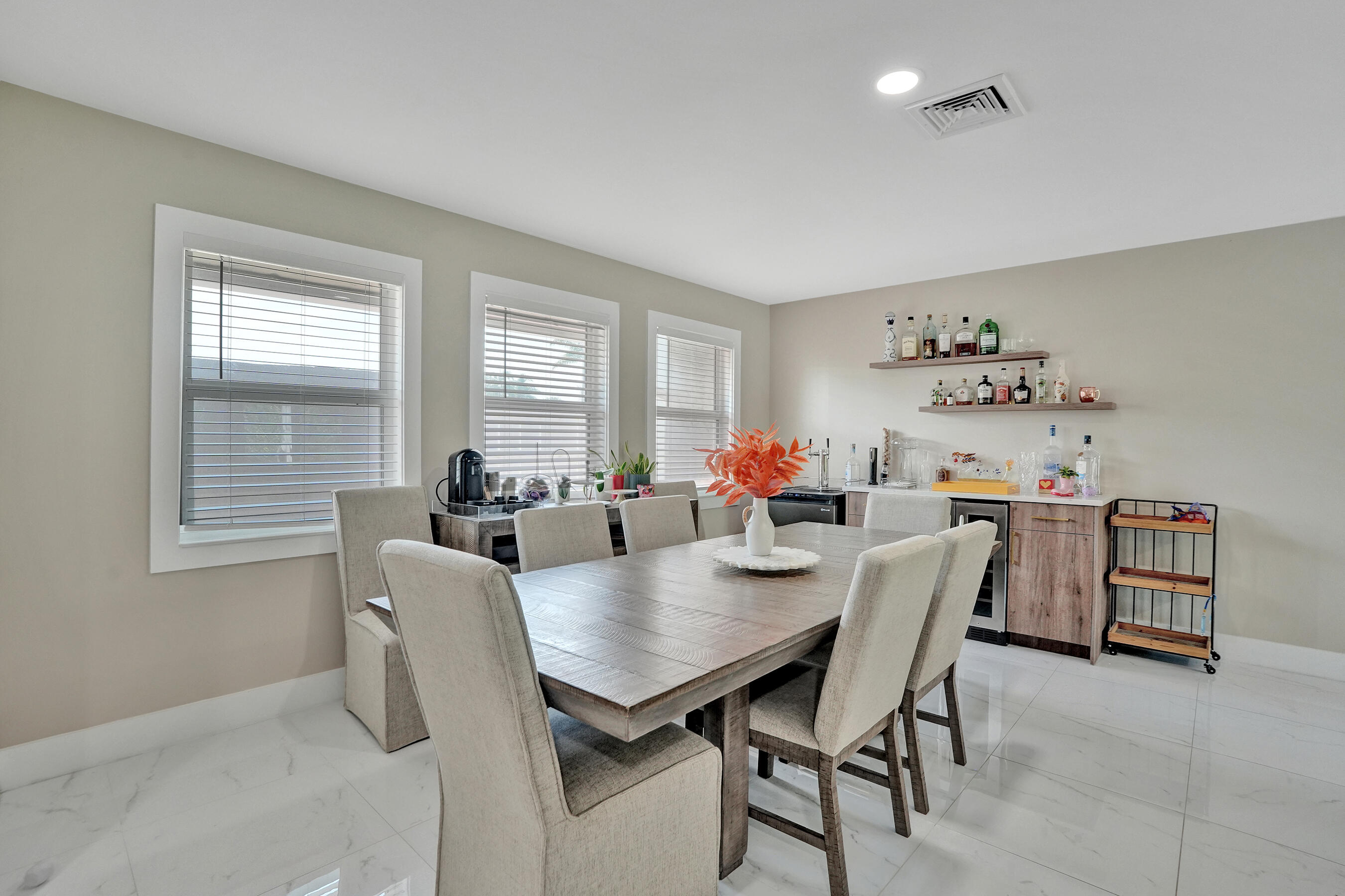 TROPIC PALMS 2 - Residential
