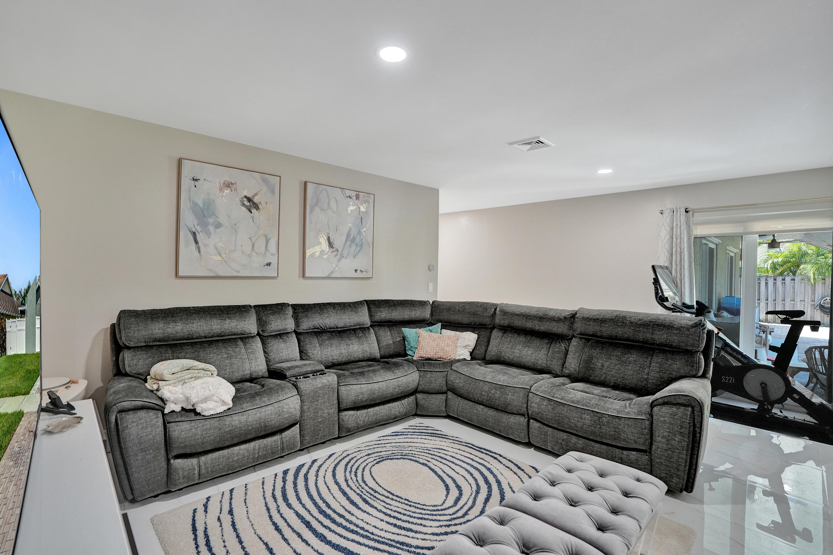 TROPIC PALMS 2 - Residential